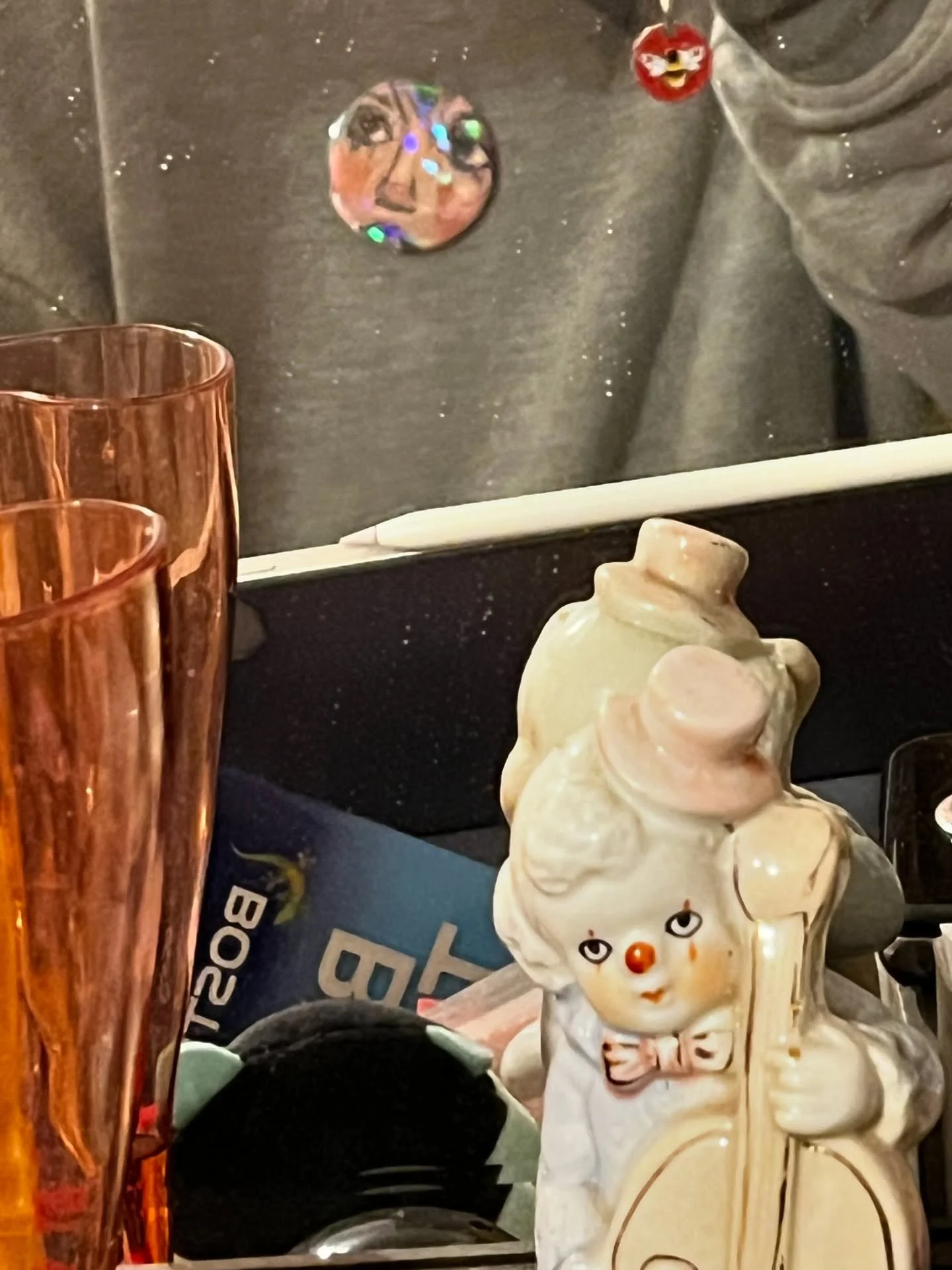 ok take 2 where my entire keys aren't showing hahahha oops, ALSO! can u believe that sticker in the final photo has been there for YEARS in rain &amp; snow &amp; sun?? that's impressive printing :O 
#smallartists #stickershopowner #badgemaking #diyba