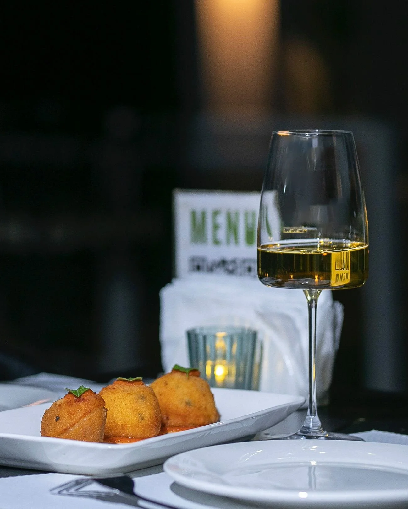 Un blanc bien frais pour d&eacute;marrer ce jeune vendredi soir, &ccedil;a vous dit ? 🍷✨