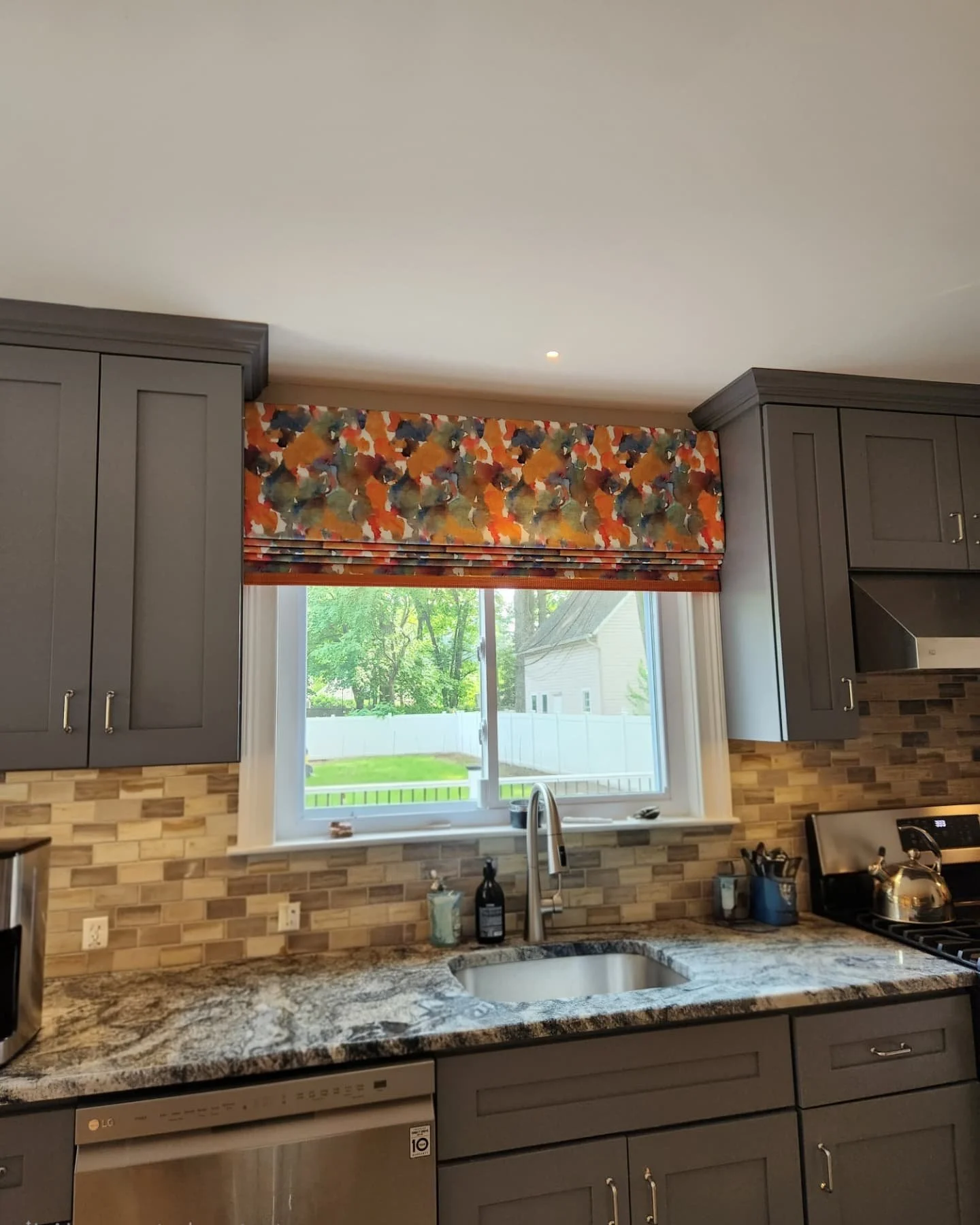 Installed some sweet little cafe curtains and a faux Roman shade at our Montclair project. Our client needed a bit more privacy from the sidewalk (the dogs like to say hi to everyone that walks by 🐶) and these did the trick! Privacy but still lets i