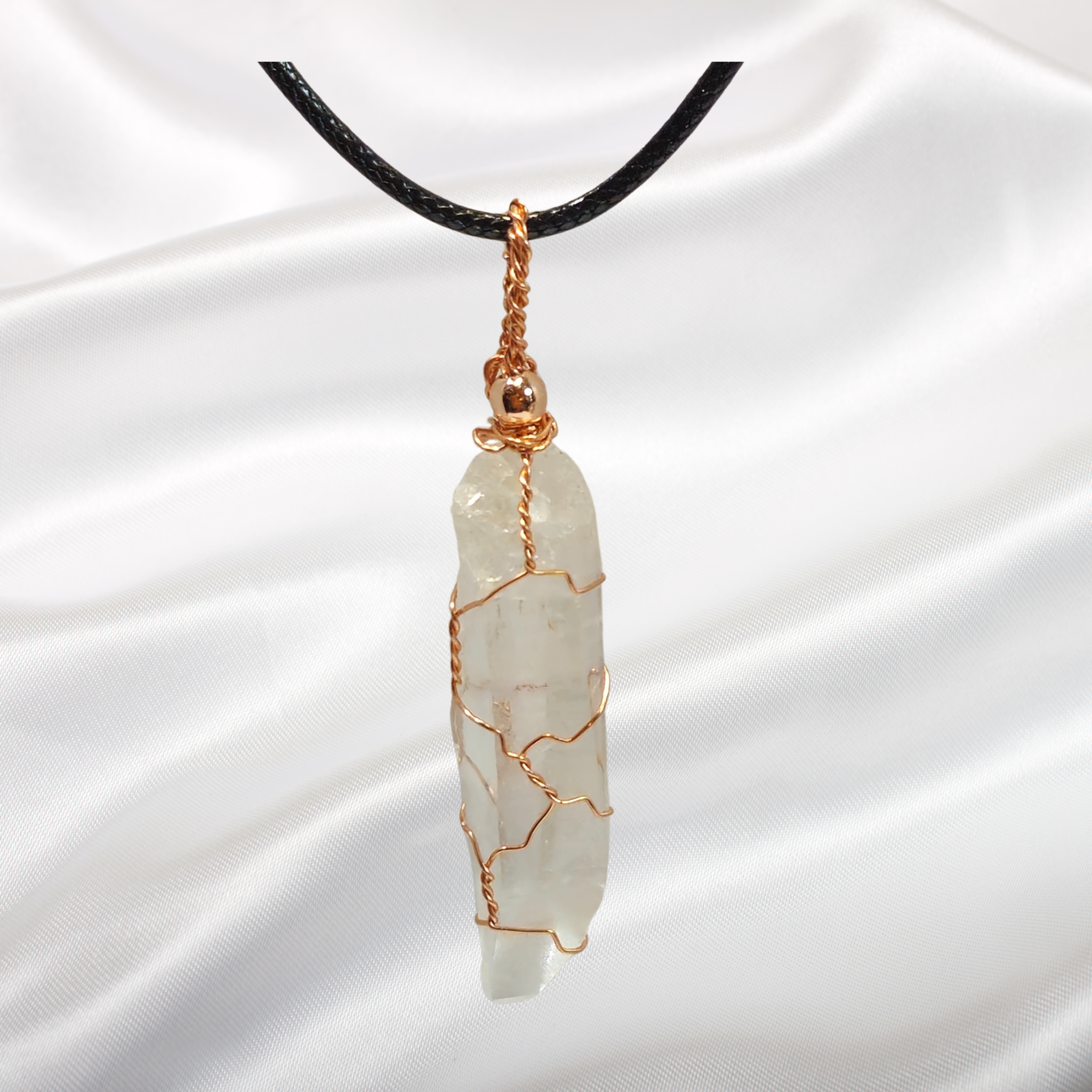 clear quartz pendant 02.png