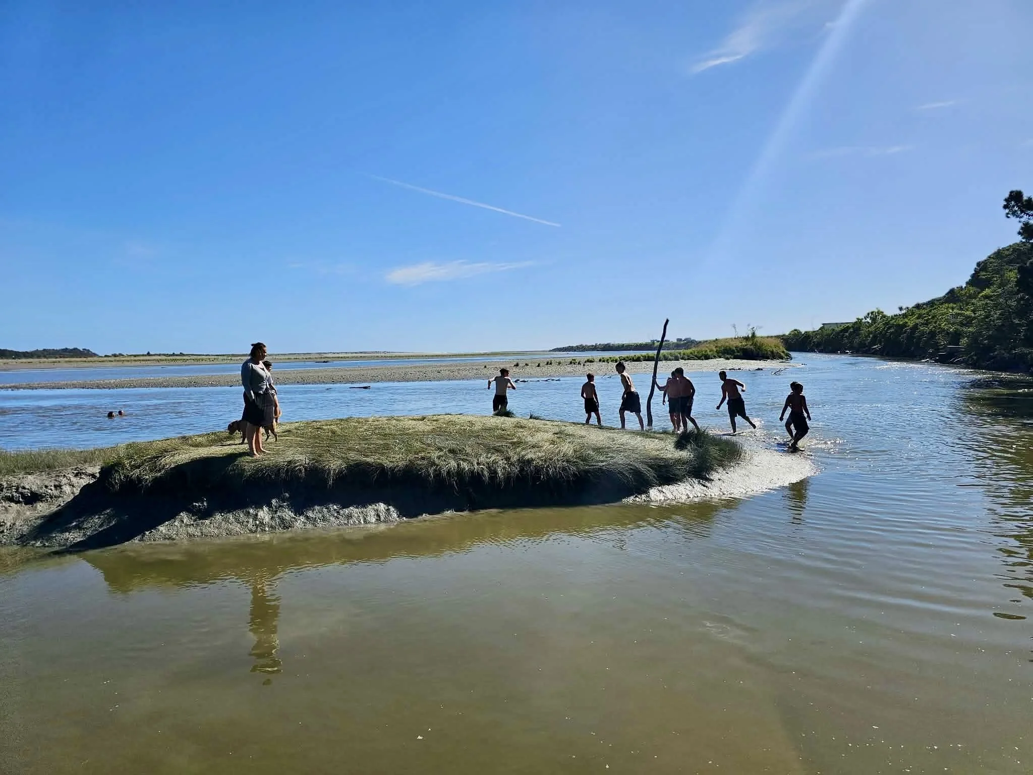 E te tī, e te tā, kia ora koutou