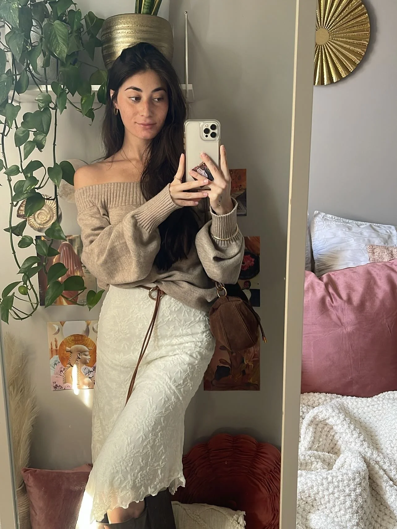 𓂃 𝘌𝘹𝘱𝘳𝘦𝘴𝘴𝘪𝘰𝘯 
(part 1) 

We each carry a unique Soma - a sacred essence that lives within our vessel
Honouring this Soma is an act of 
d e v o t i o n  
It&rsquo;s a form of ritual  To dress, to adorn, to style - these are not just aesthet