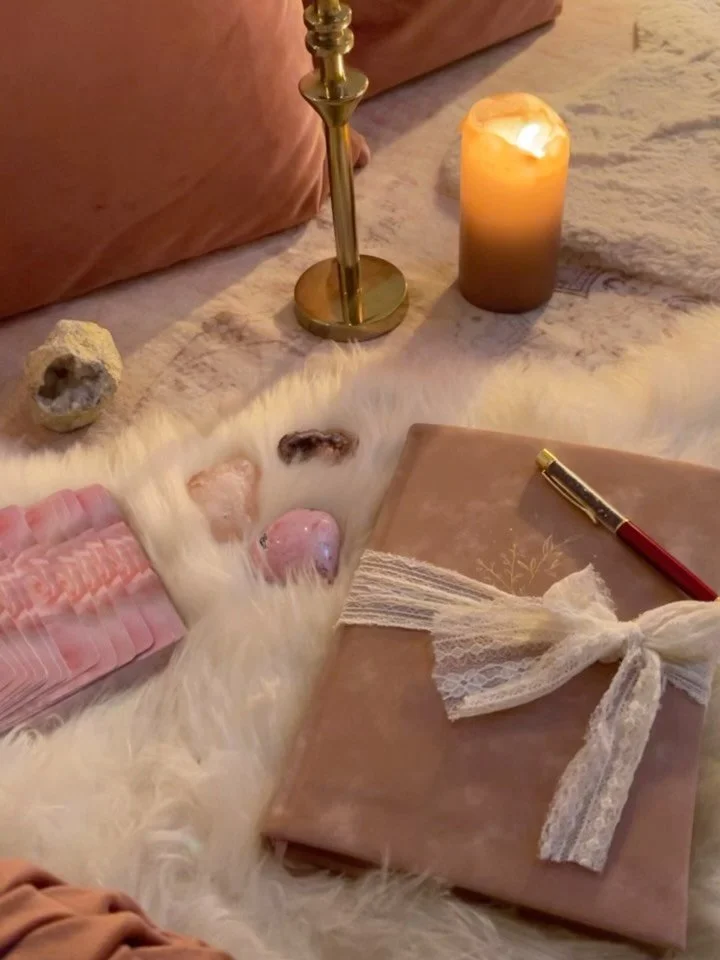 𝘢  𝘤 𝘦 𝘳 𝘦 𝘮 𝘰 𝘯 𝘺  𝘰𝘧 𝘮𝘺 𝘶𝘯𝘧𝘰𝘭𝘥𝘪𝘯𝘨

thoughts, reflections, love notes, devotion

my feminine essence pouring into my journal 

𓏲

my inner world laid  𝘣 𝘢 𝘳 𝘦