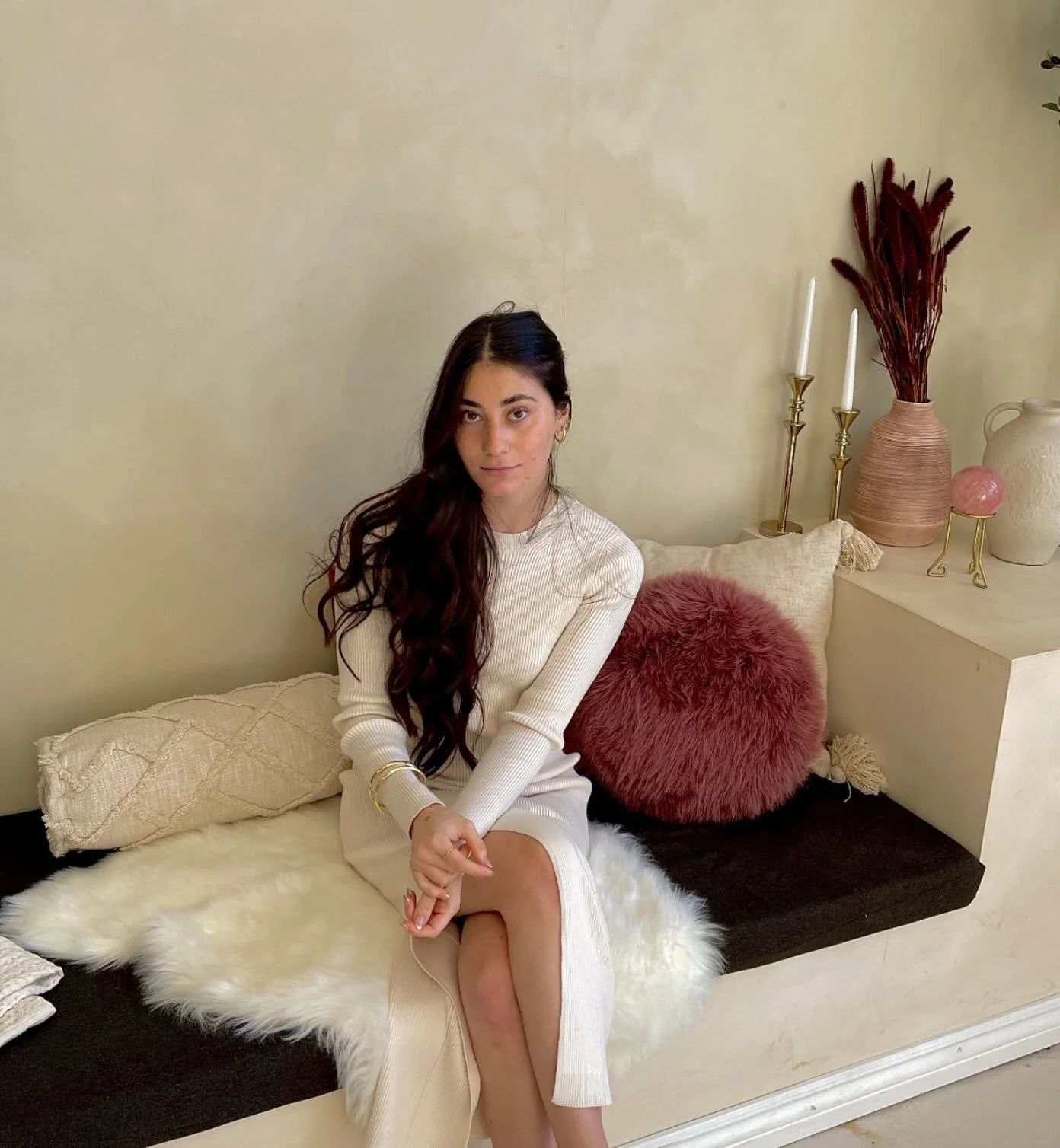 𝘛𝘩𝘦 𝘋𝘪𝘷𝘪𝘯𝘦 𝘍𝘦𝘮𝘪𝘯𝘪𝘯𝘦 is the 𝘴𝘢𝘤𝘳𝘦𝘥 force of creation, the heartbeat of the universe and the essence of deep, embodied wisdom. She is the wild, untamed spirit that dances freely under the 𝘮𝘰𝘰𝘯, the soft embrace of uncondition