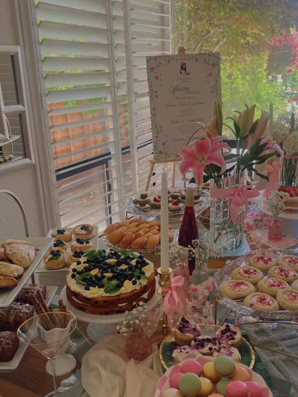 spring tea was a success 🫖🍰

what came out of my oven:
*lemon blueberry olive oil cake 🫐🍋
*strawberry cheesecake bars 🍓
*rosewater cookie with rosewater cream cheese icing 
*strawberry matcha cookies with rosewater icing 🍓🍵
*mini chocolate chi