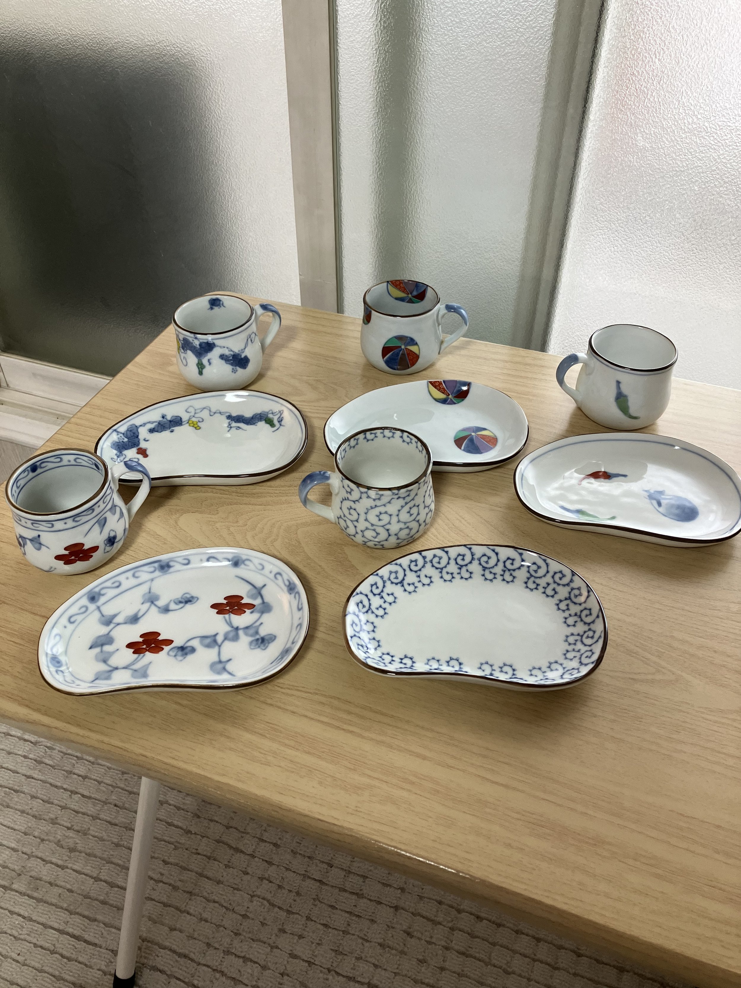 Item LCR-121168
Vintage Hon 5-cup tea set with saucers is $118
