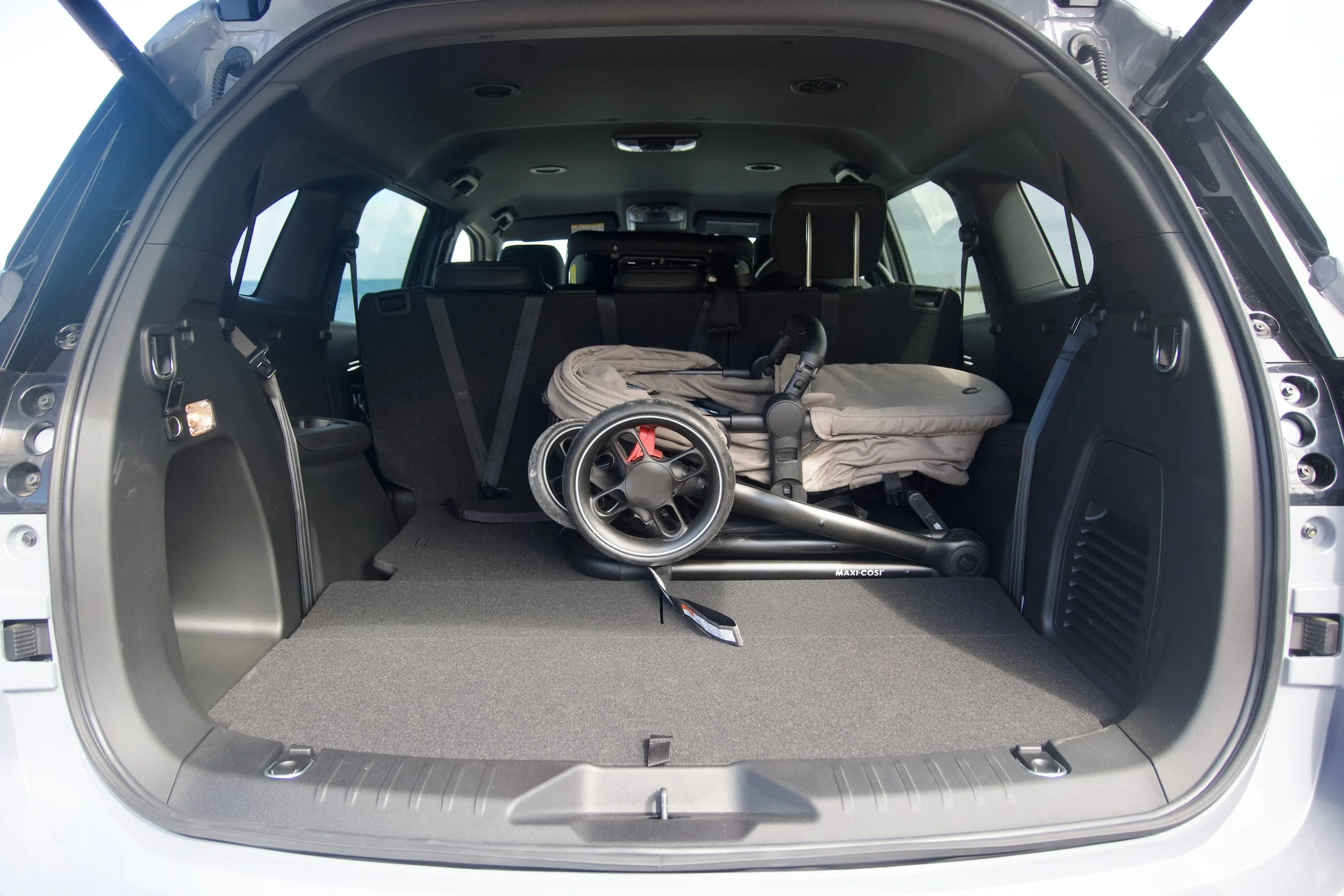 2025-isuzu-mux-family-car-review-suv-baby-and-car43.jpeg