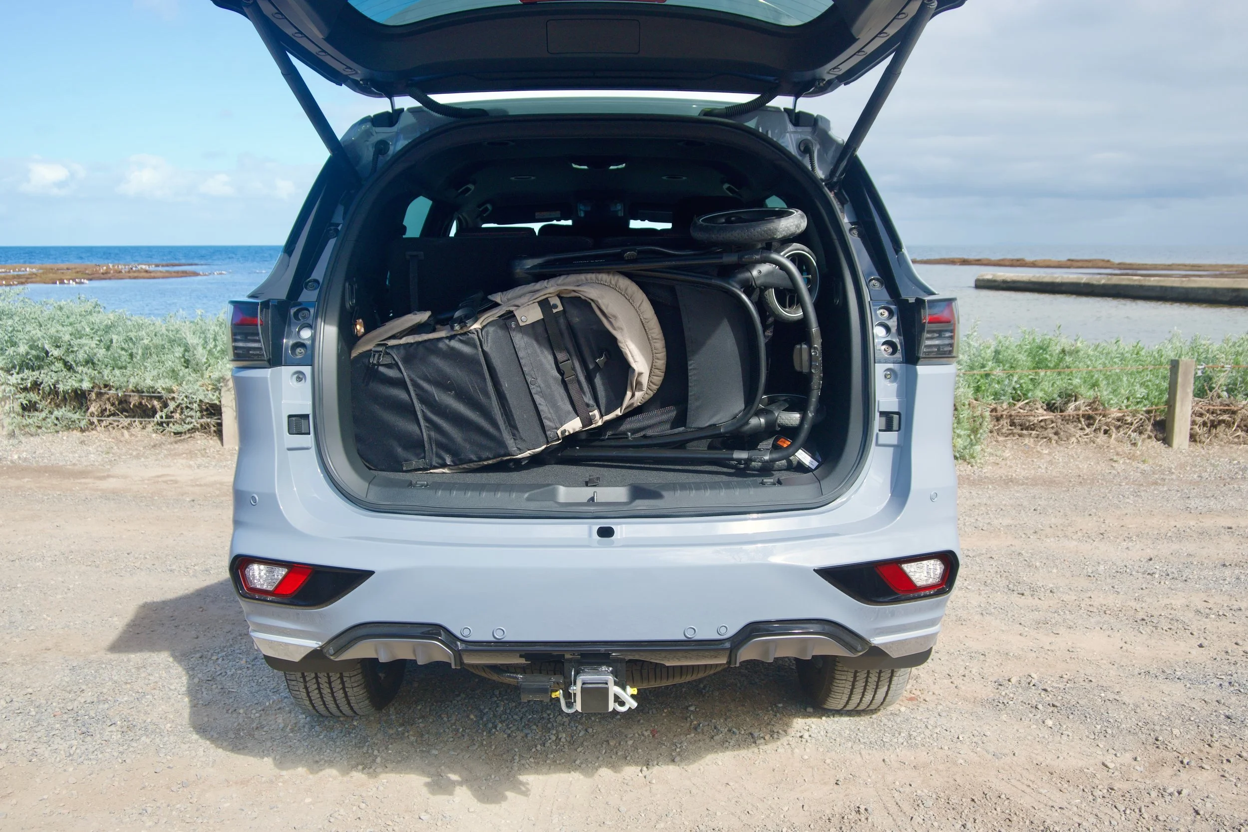2025-isuzu-mux-family-car-review-suv-baby-and-car46.jpeg