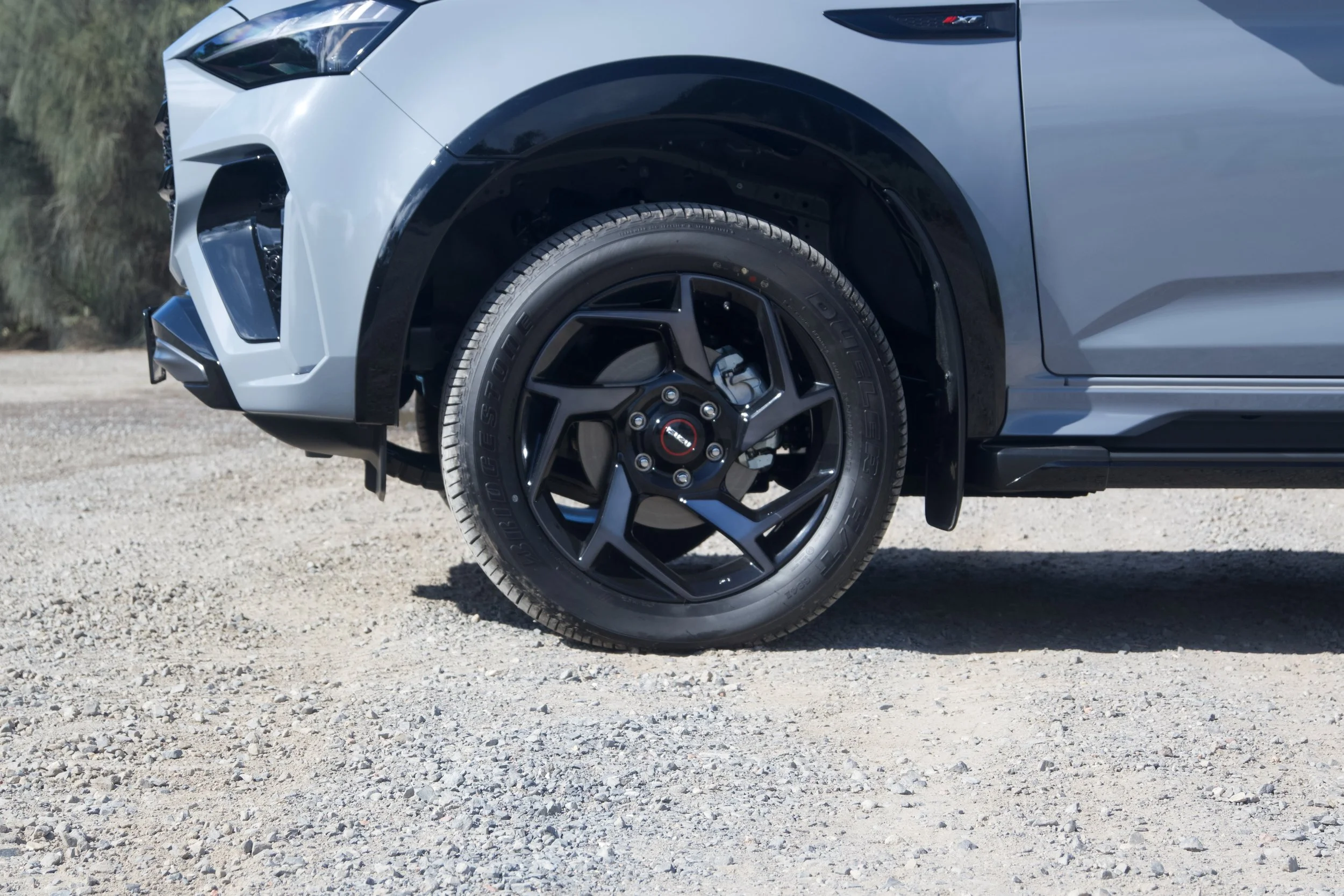2025-isuzu-mux-family-car-review-suv-baby-and-car7.jpeg