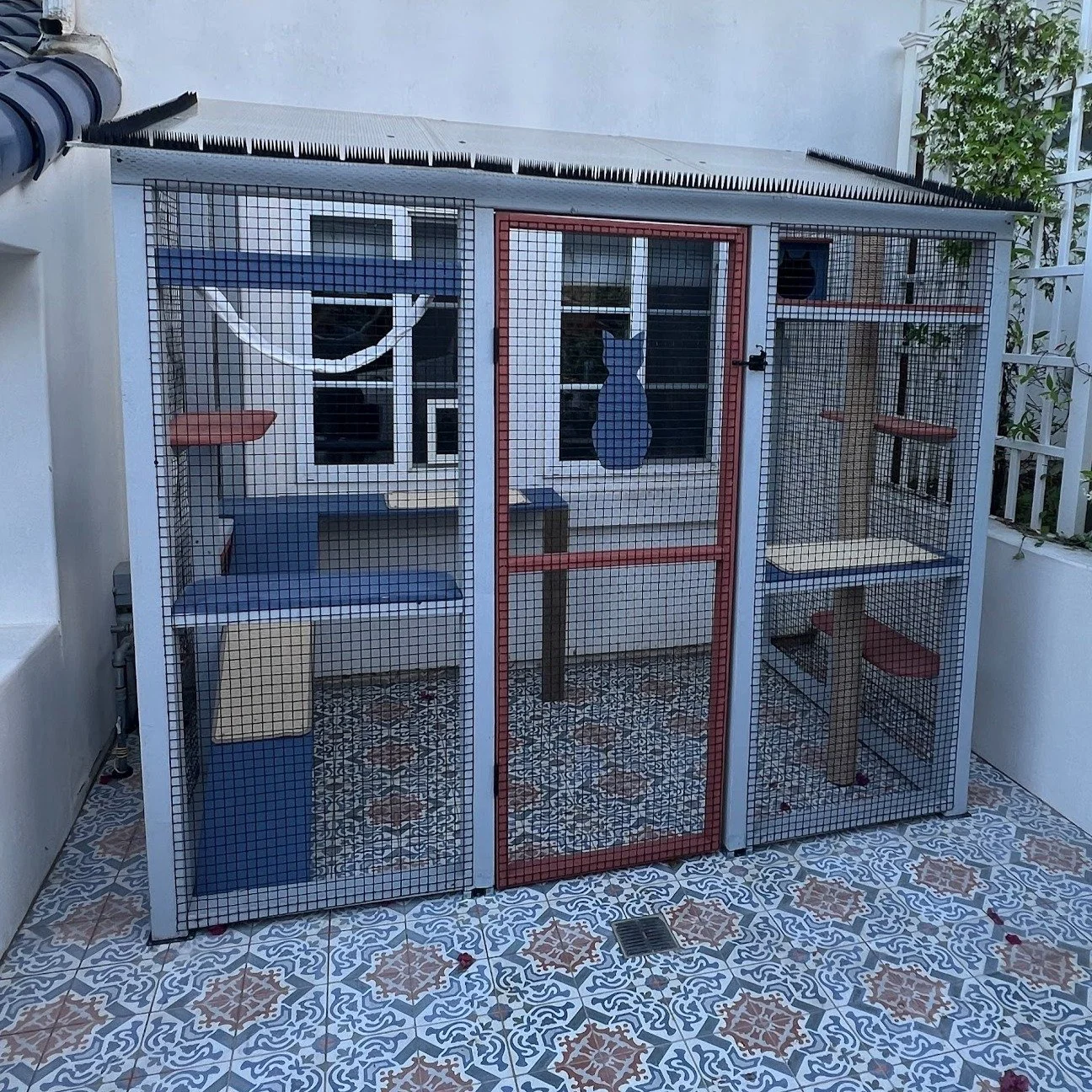 Welcome to the purr-fect outdoor escape! 🐱✨ This handcrafted catio blends luxury, safety, and stimulation&mdash;all while complementing your home&rsquo;s style.

🌿 Key Features:
🔒 Fully enclosed for safe outdoor time
🪟 Custom-built to connect dir