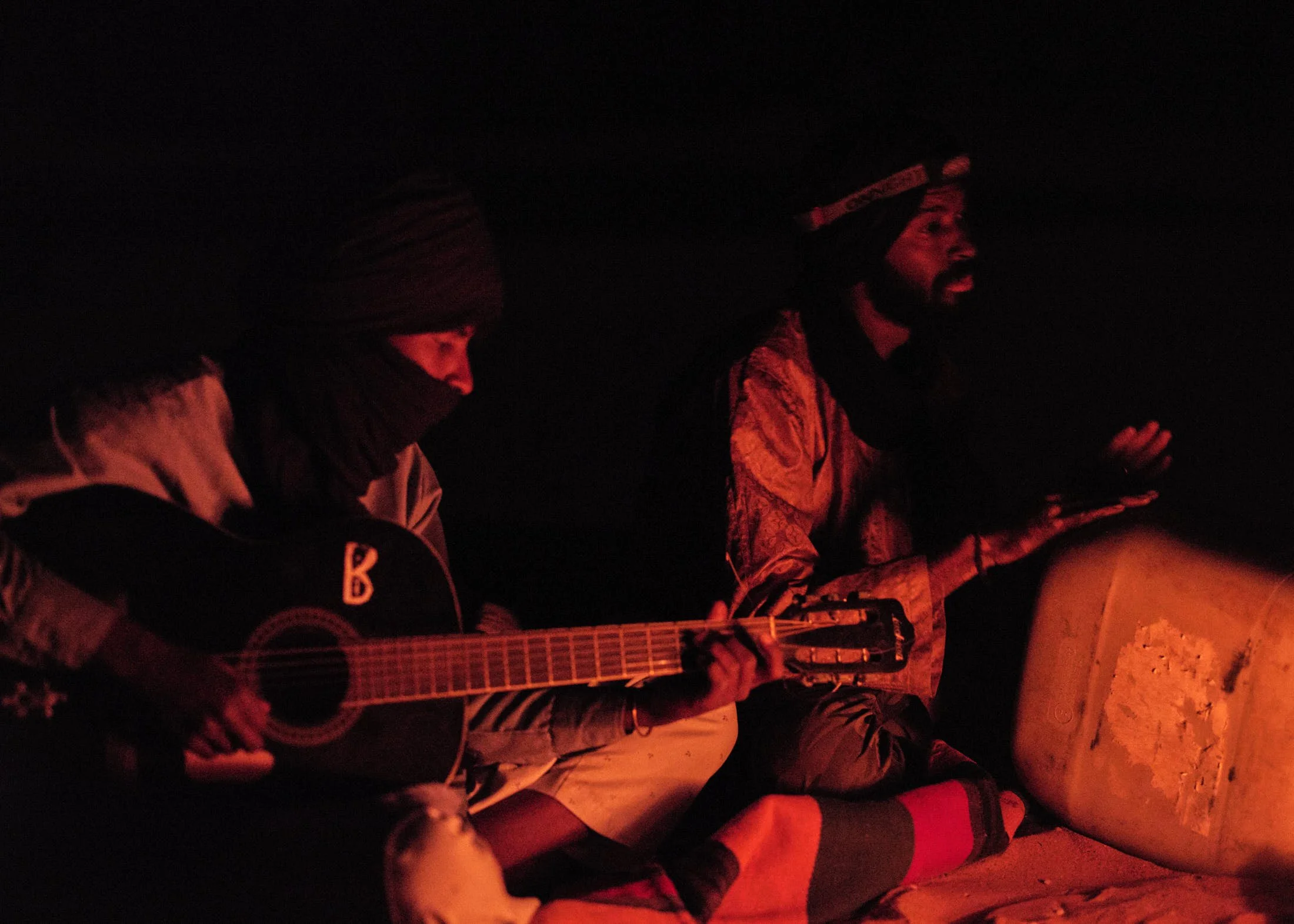 Experiencing Tuareg desert blues around the campfire in the Sahara
