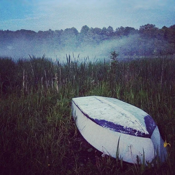 Kopplar av och ser på ångan som dansar över vattnet.