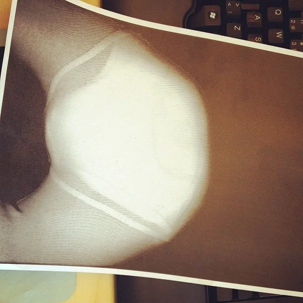 Nån har lagt en kopierad barnrumpa på mitt skrivbord. Tack!