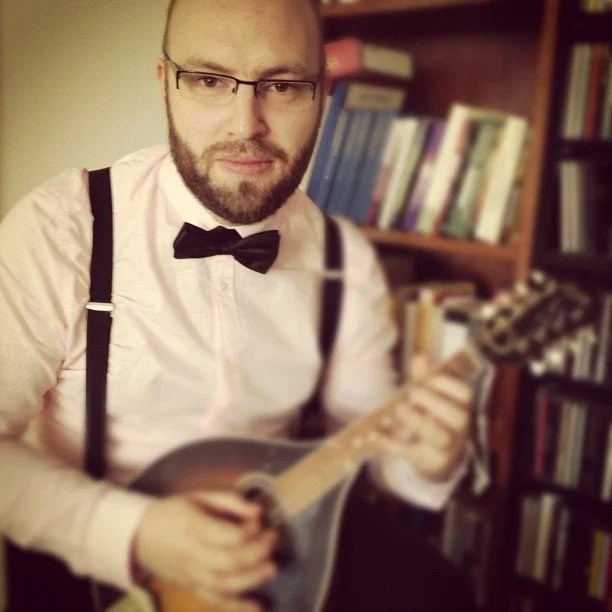 Peter Mandolin spelar "små grodorna".