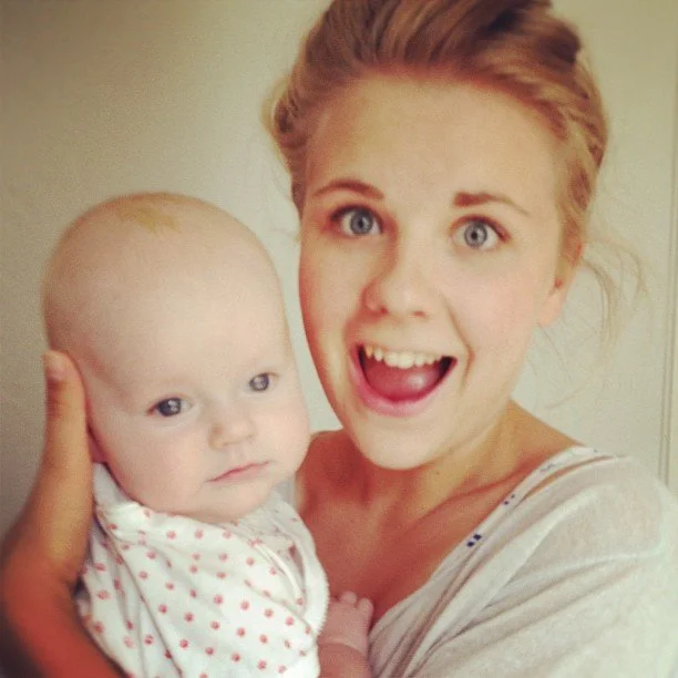 Nya kompisen Julia är glad!