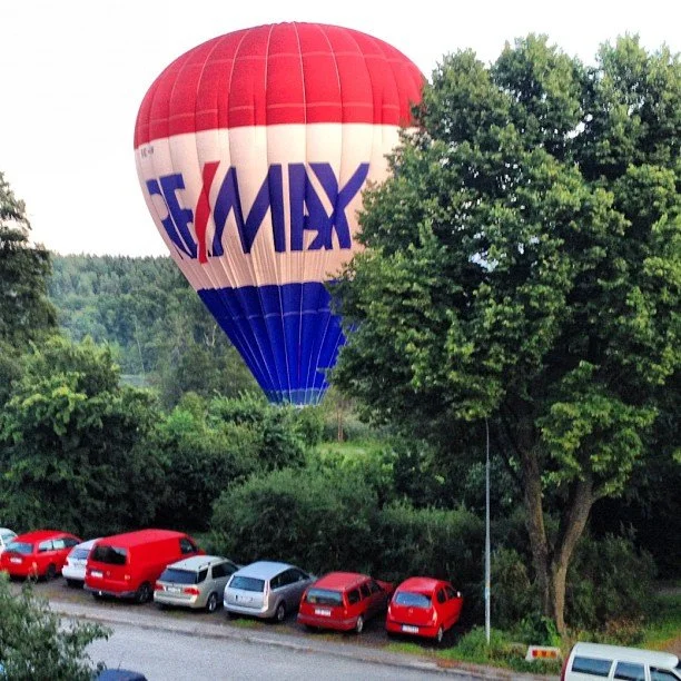En luftballong landade precis utanför...