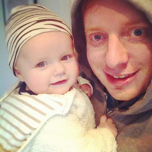 Älskade fina dotter. Inatt kan du väl sova? Du har ju inte gjort det på 3 nätter. Snälla. Mvh Pappa.