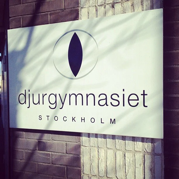 Skolplikt till gymnasiet. Fine. Alla ska utbildas. Men att även kreaturen ska ha gymnasiet som lägstanivå...känns... överdrivet!