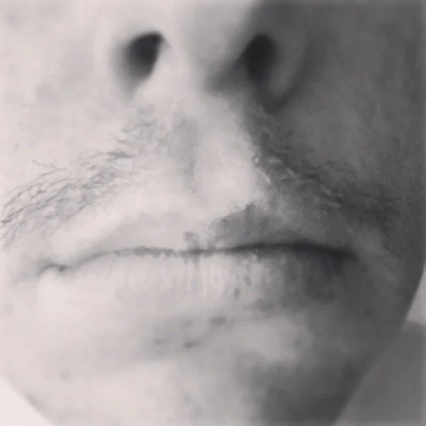 Rakade bort "skägget" igår. Kvar är enbart en fjortonårings Gunthermustasch. Den ryker nog idag.