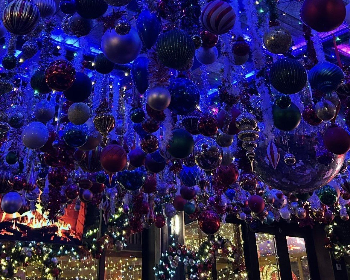 Checking out Chicago’s Santa Baby Bar, a pop-up for holiday spirits of all kinds