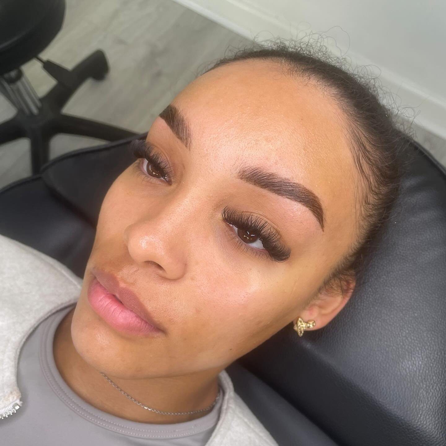 Fresh lashes, Fresh brows, Fresh skin 🧖🏽&zwj;♀️

❔Russian infills/ brow lamination/ Dermaplaning 
💸 &pound;30/&pound;25/25
🔍 @phoebtopia @buffbrowz 
📍52 Great Bridge, DY4 7EW

 📱07864362118 for enquiries 
Booking link can be found in our bio🤍
