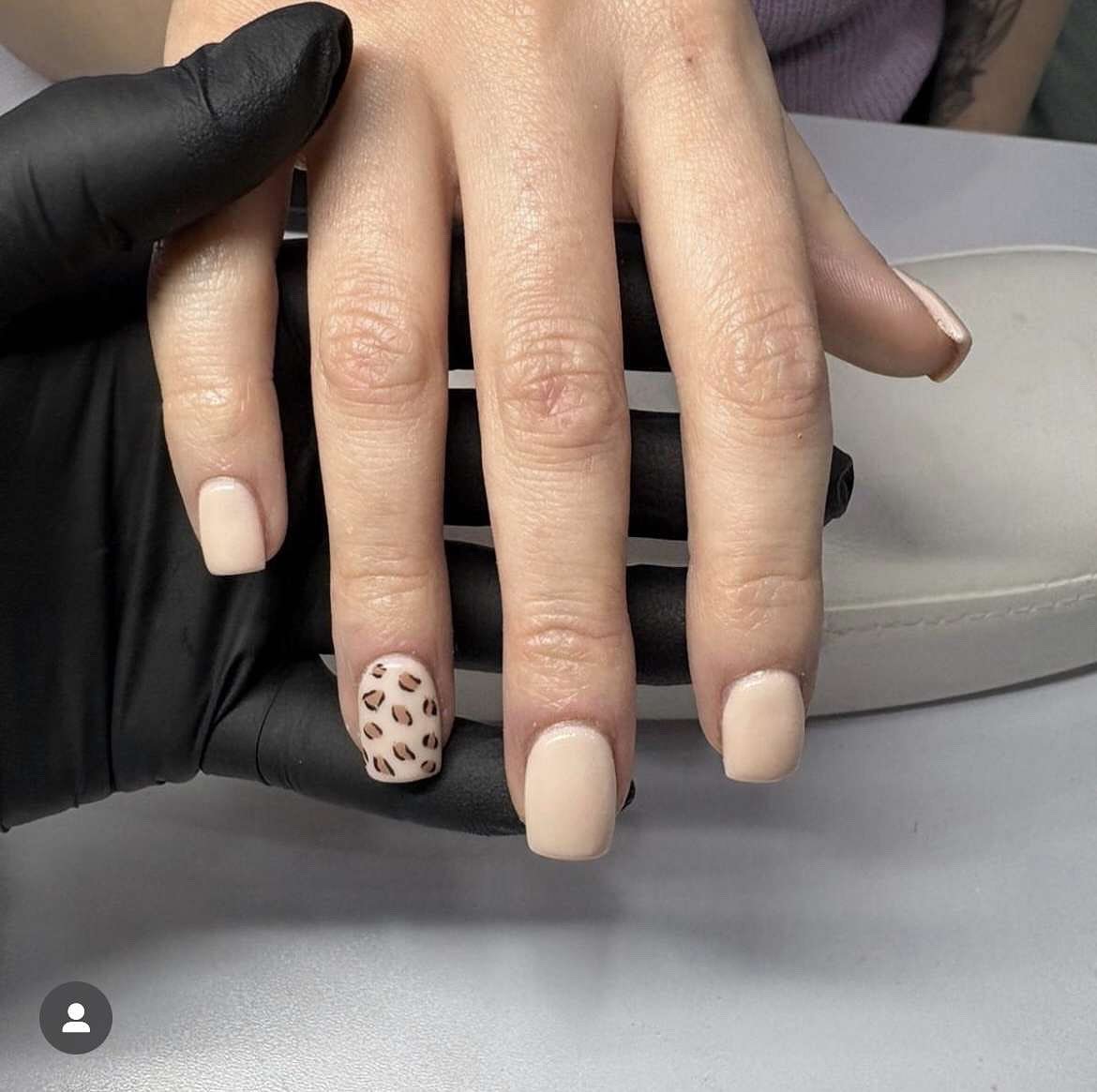 The cutest nails 🐆 

❔Biab nails 
💸 &pound;15
🔍 @the_gelbottle_inc 
📍52 Great Bridge, DY4 7EW

📱07864362118 for enquiries
Booking link can be found in our bio🤍