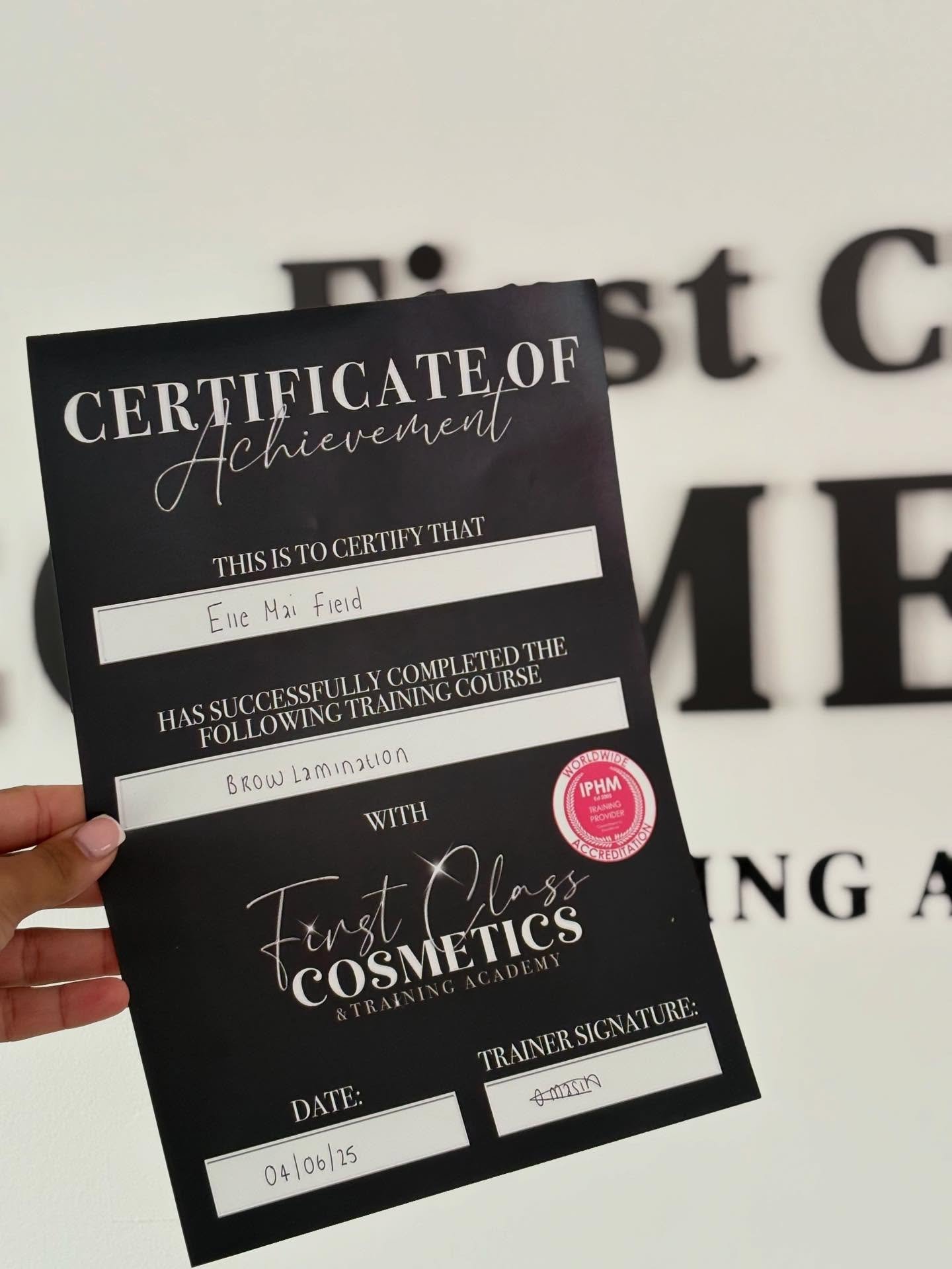 Congratulations to @byellemai For passing her brow lamination course 👩🏼&zwj;🎓 I can&rsquo;t wait to see you expand your business!!!

We still have availability throughout June and July for all courses!!!

Become your own boss now 👑

❔Brow laminat