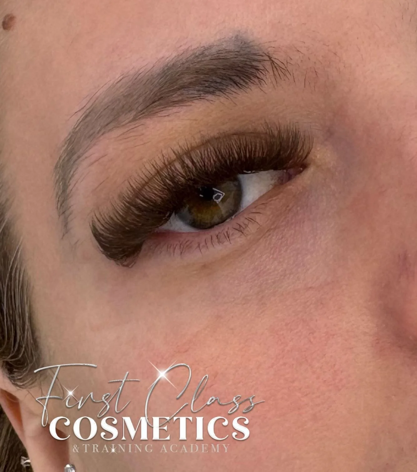 Loving the brown lashes 🤎

❔Russian infills 
💸 &pound;40
🔍 @phoebtopia 
📍219 St Marks Road, DY4 0SZ

 📱07864362118 for enquiries 
Booking link can be found in our bio🤍