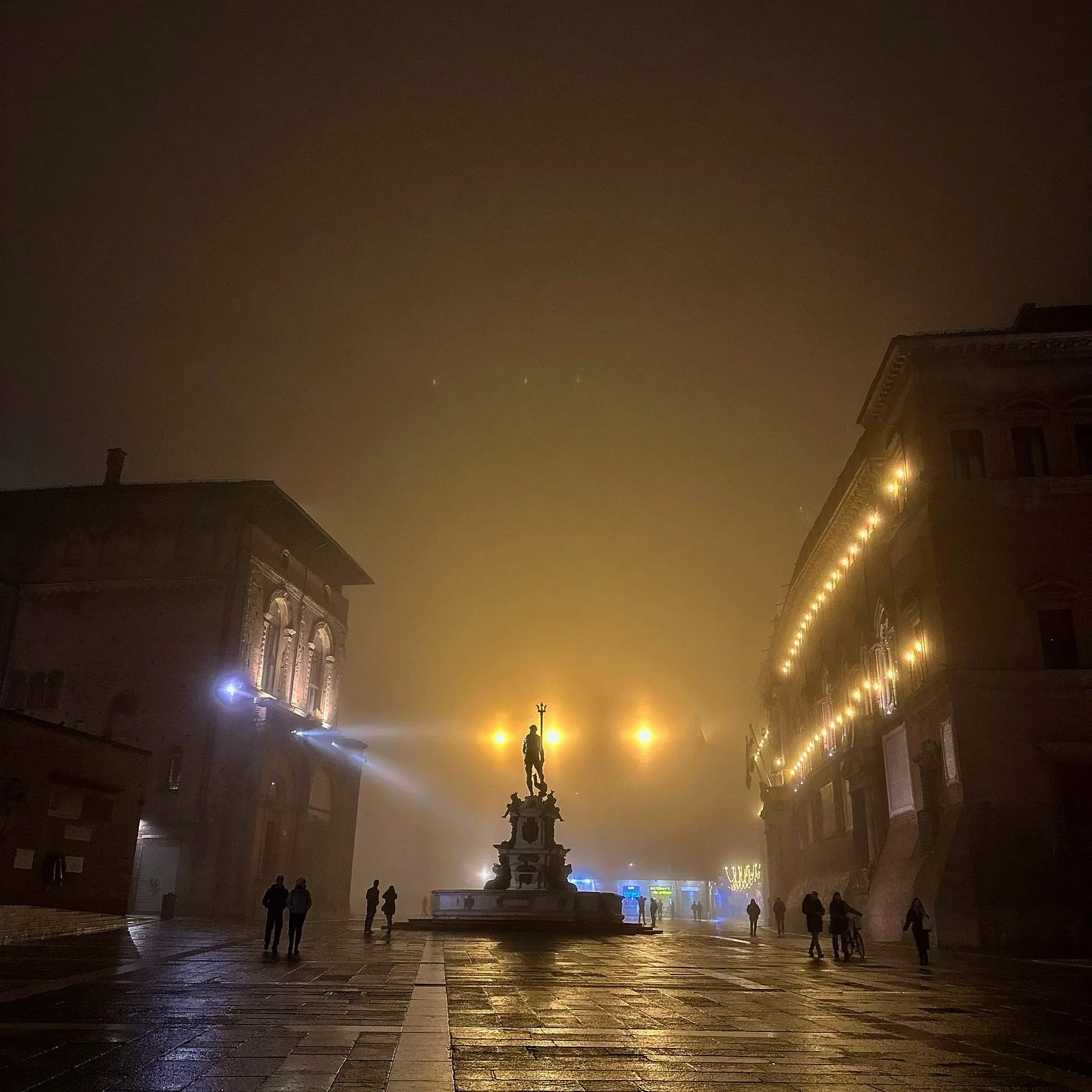 Bologna tonight!

.
.
.
.
.

#Bologna #Italy #wintertime #Italiantrips #photography #piazzamaggiore #Giambologna #citt&agrave;dellamusica #bolognacentro 
#cityofmusic #Nettuno
#Bolognaunescocityofmusic