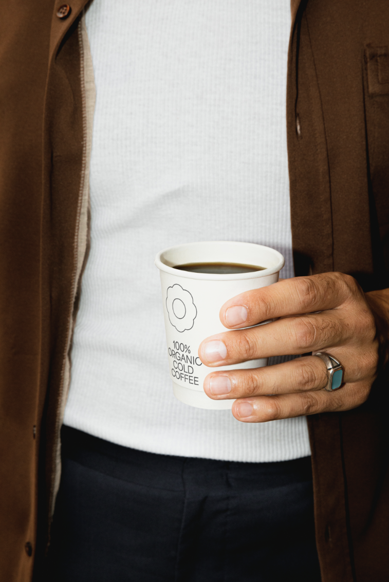 Diseño de logotipo minimalista y branding estratégico en Marbella. Estudio de diseño Victor Broch.