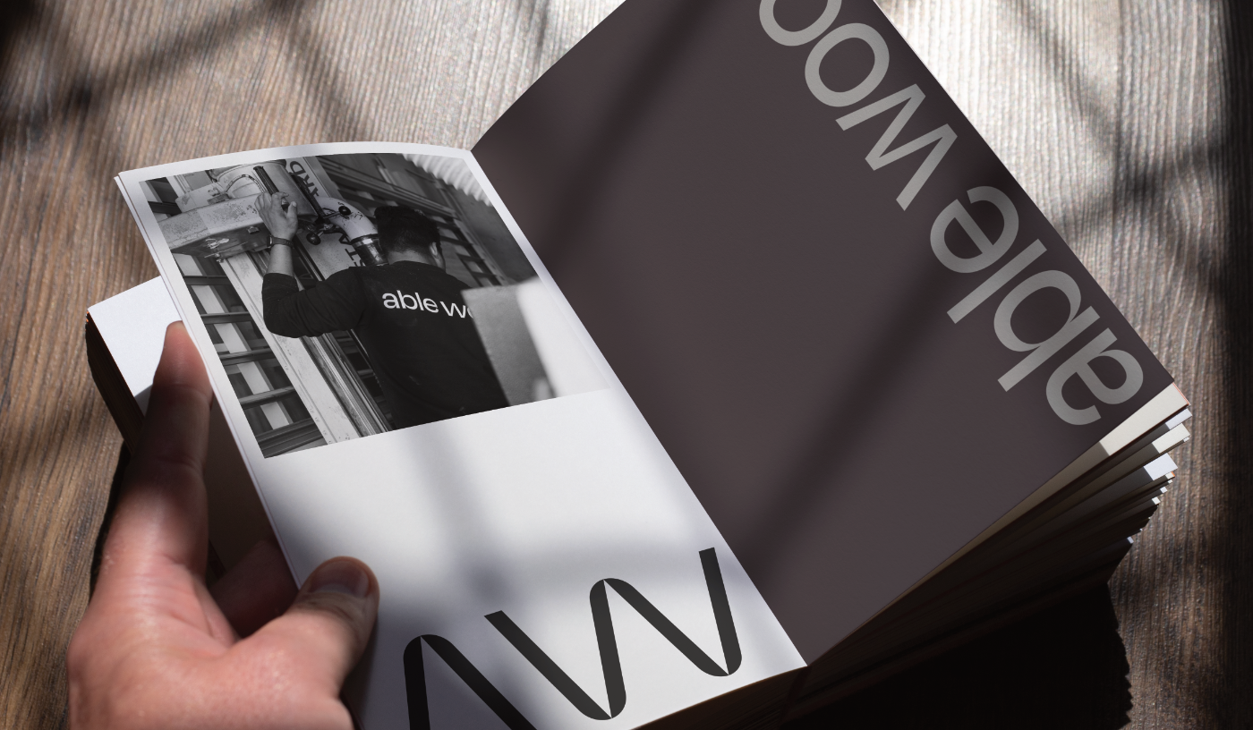 Diseño de logotipo minimalista y branding estratégico en Marbella. Estudio de diseño Victor Broch.