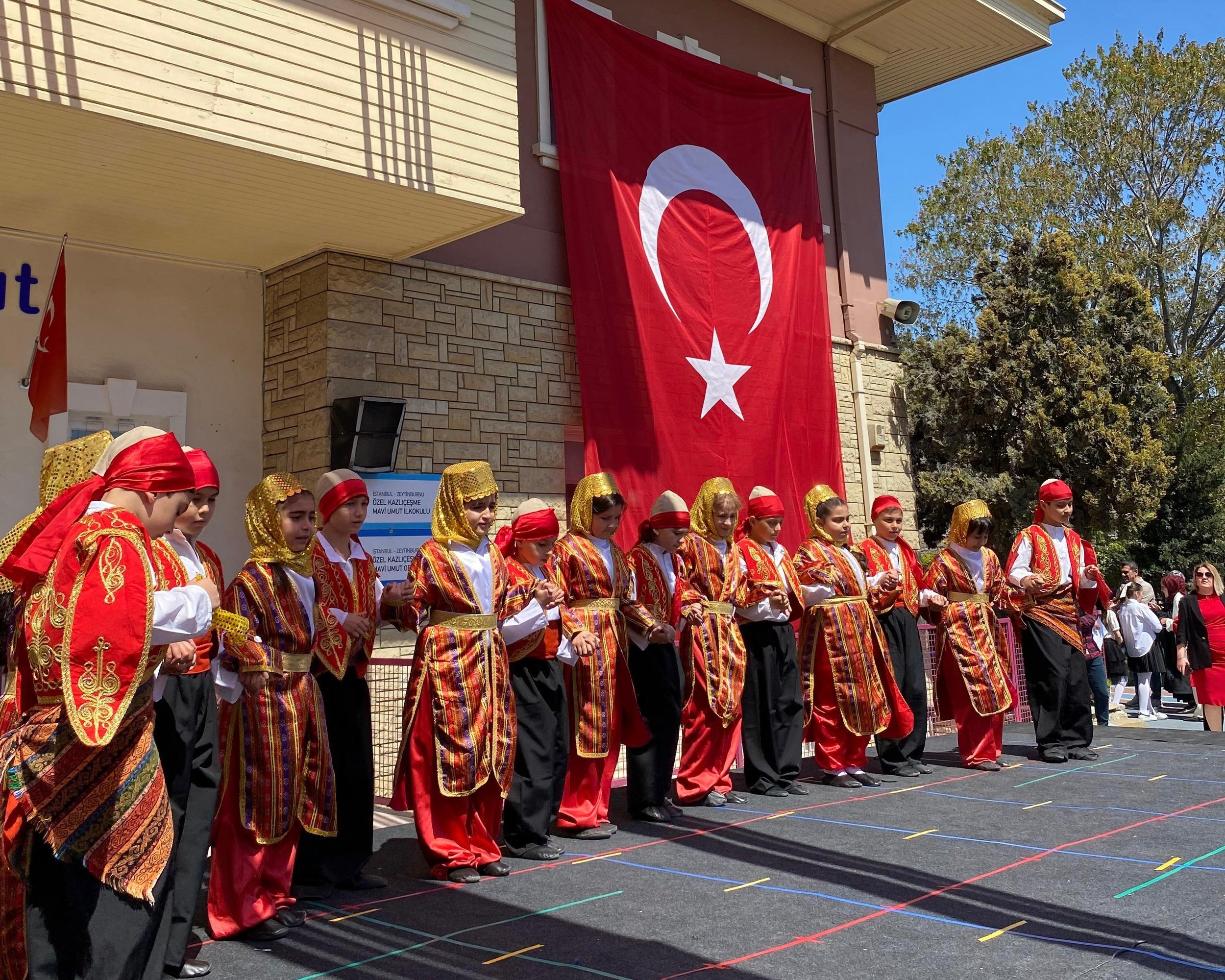 23 nisan gösteri.jpg