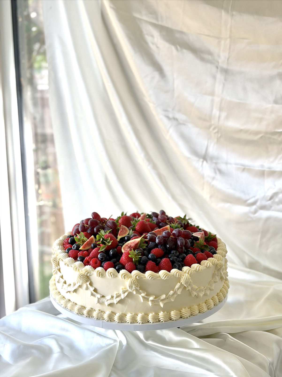 Large round berry cake with vintage piping