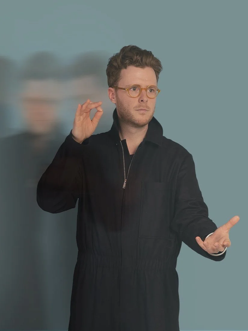 xample social media image featuring a musician in sharp focus with a blurred background for depth effect.