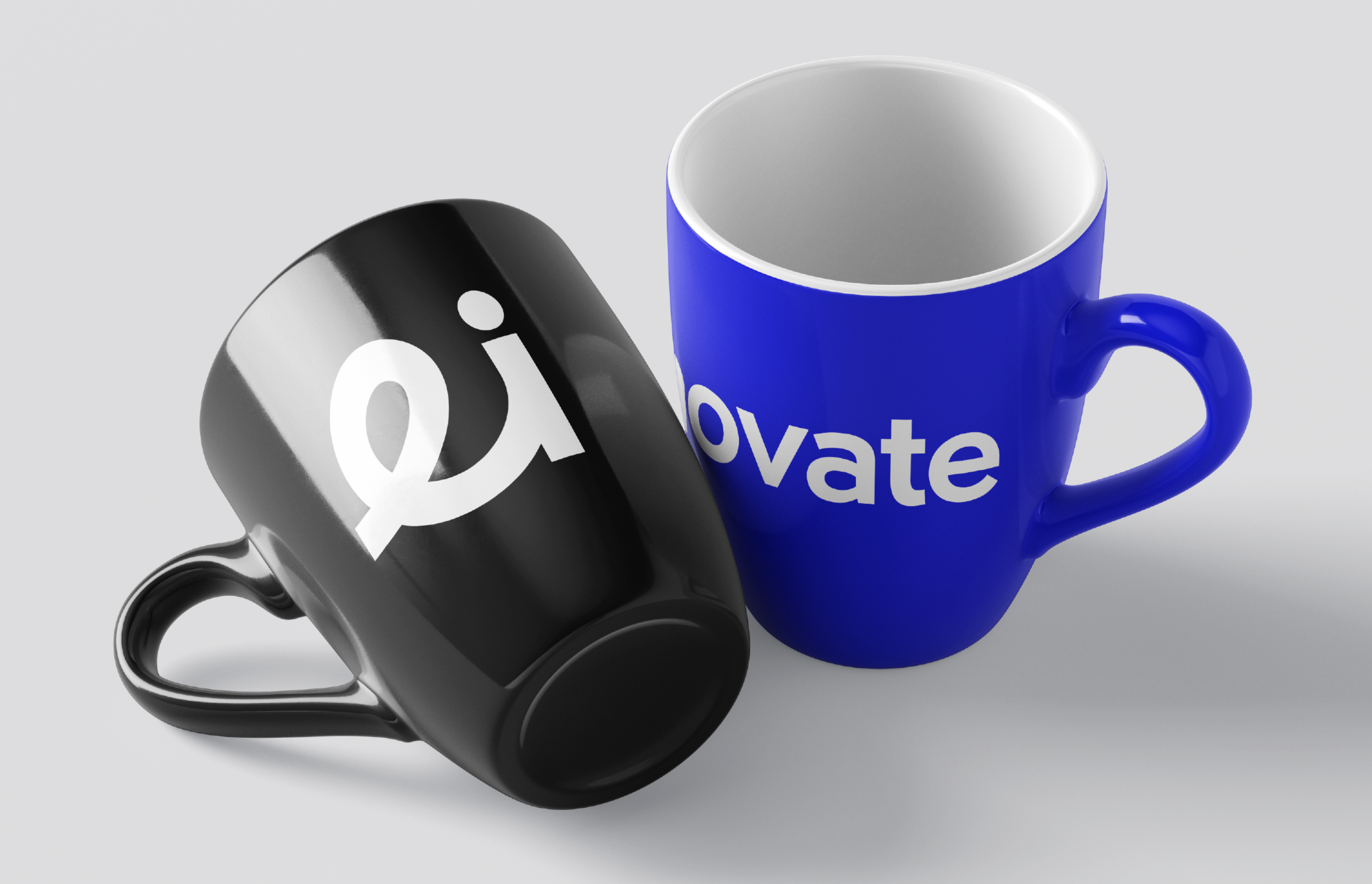 Two einnovate mugs placed side by side on a flat surface, one in black and the other in bright blue.