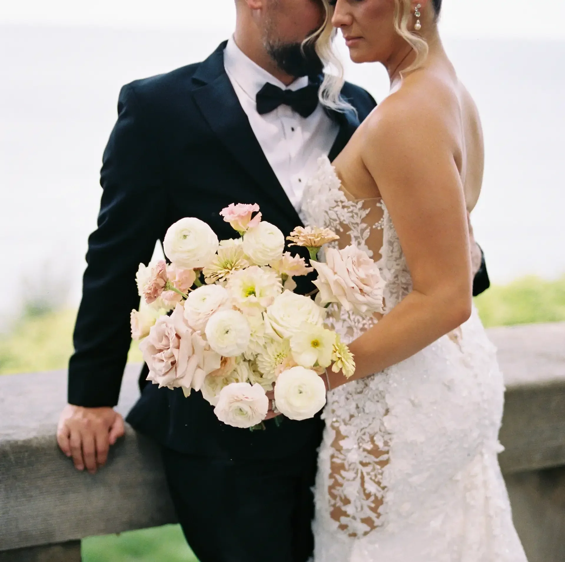Modern Romantic Wedding at Shoreby Club in Cleveland, OH