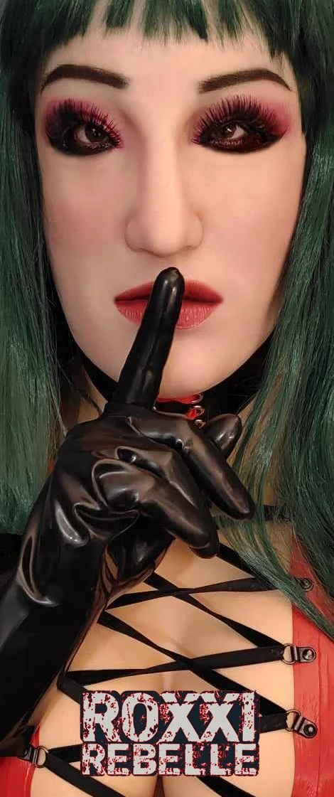 Roxxi in red dress, by Kaori.
Gloves by Westward Bound.