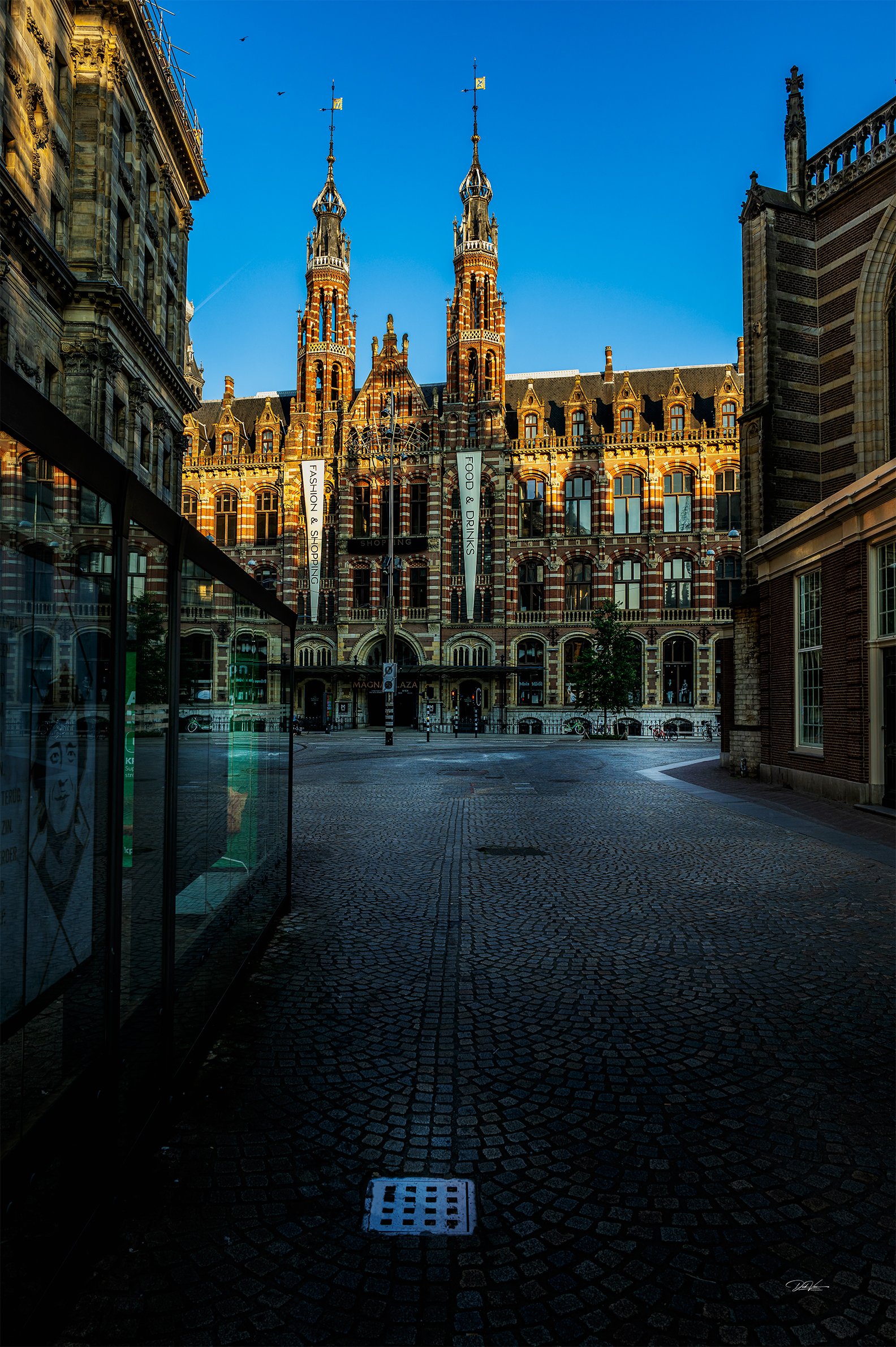 Amsterdam_Plaza_2_lr.jpeg