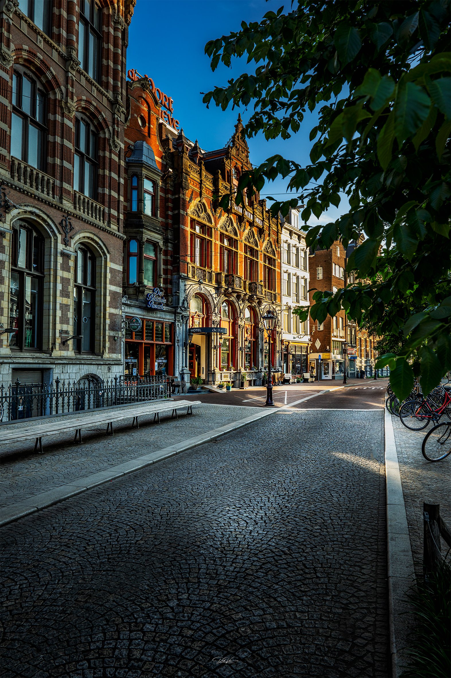 Amsterdam_Plaza_1_lr.jpeg