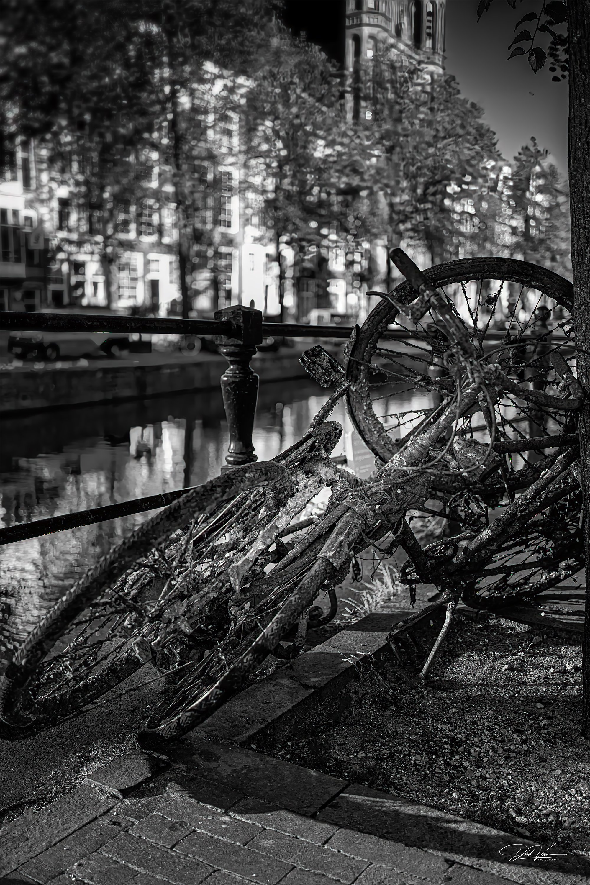 Fahrrad_Kanal_bw_lr.jpeg