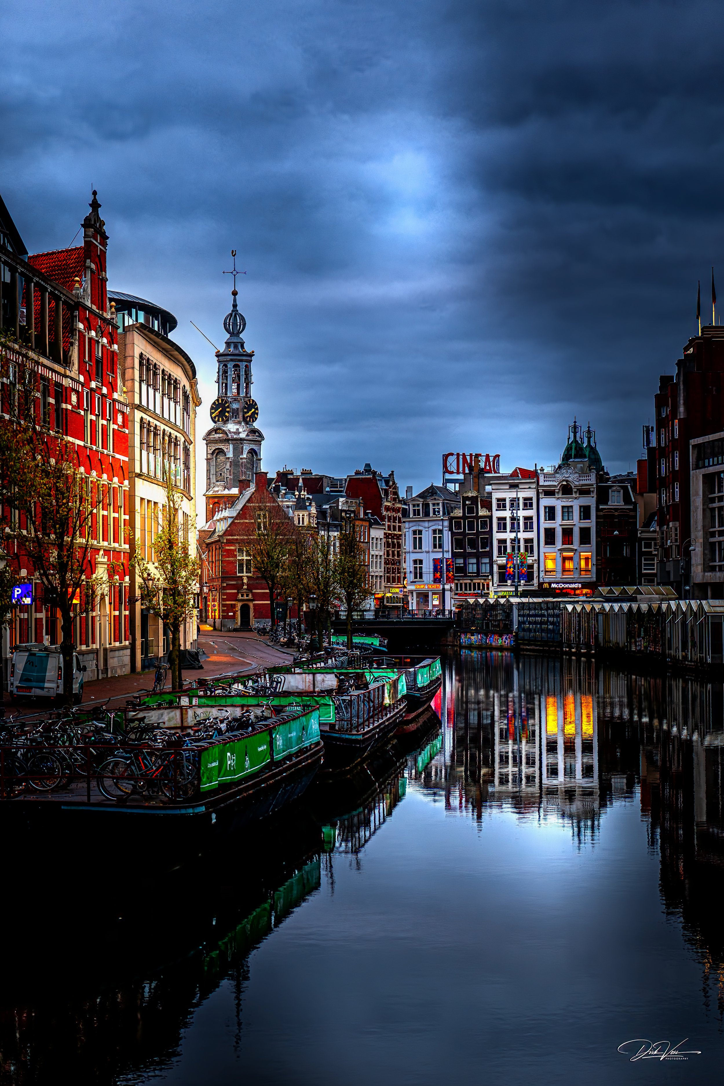 Kanal am Blumenmarkt in Amsterdam