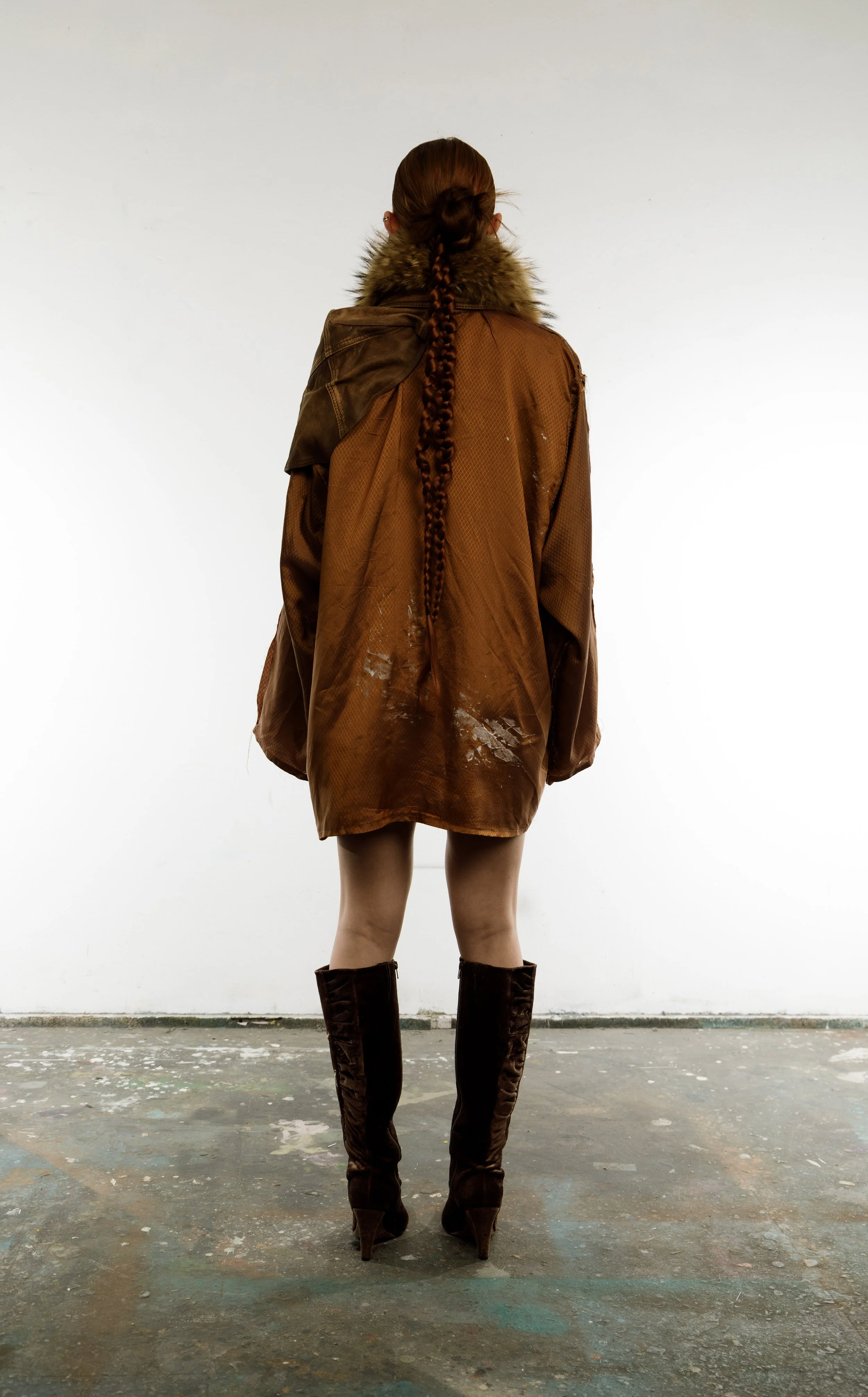 leather fur jacekt full look back.jpg