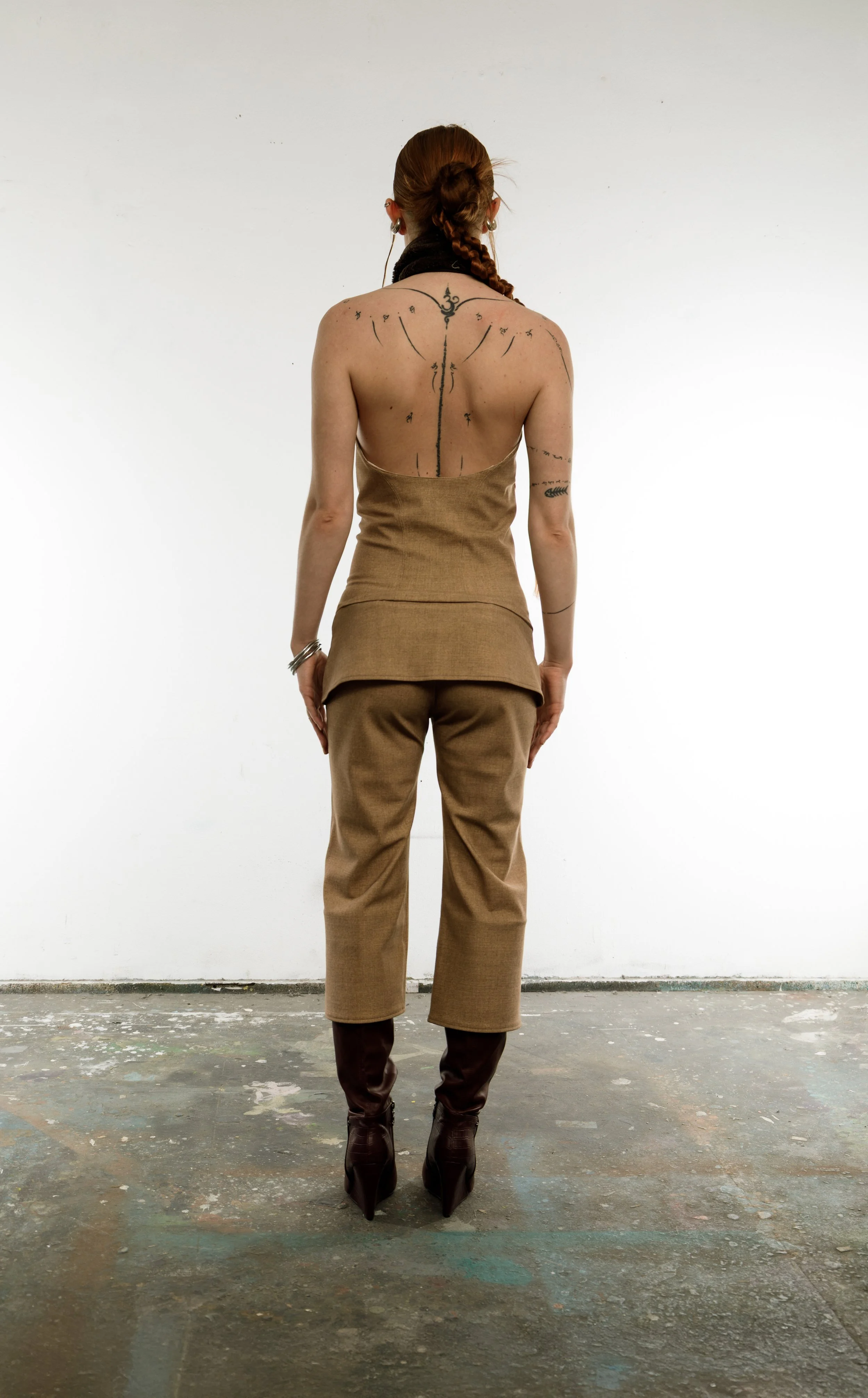 capri pants back full look.jpg