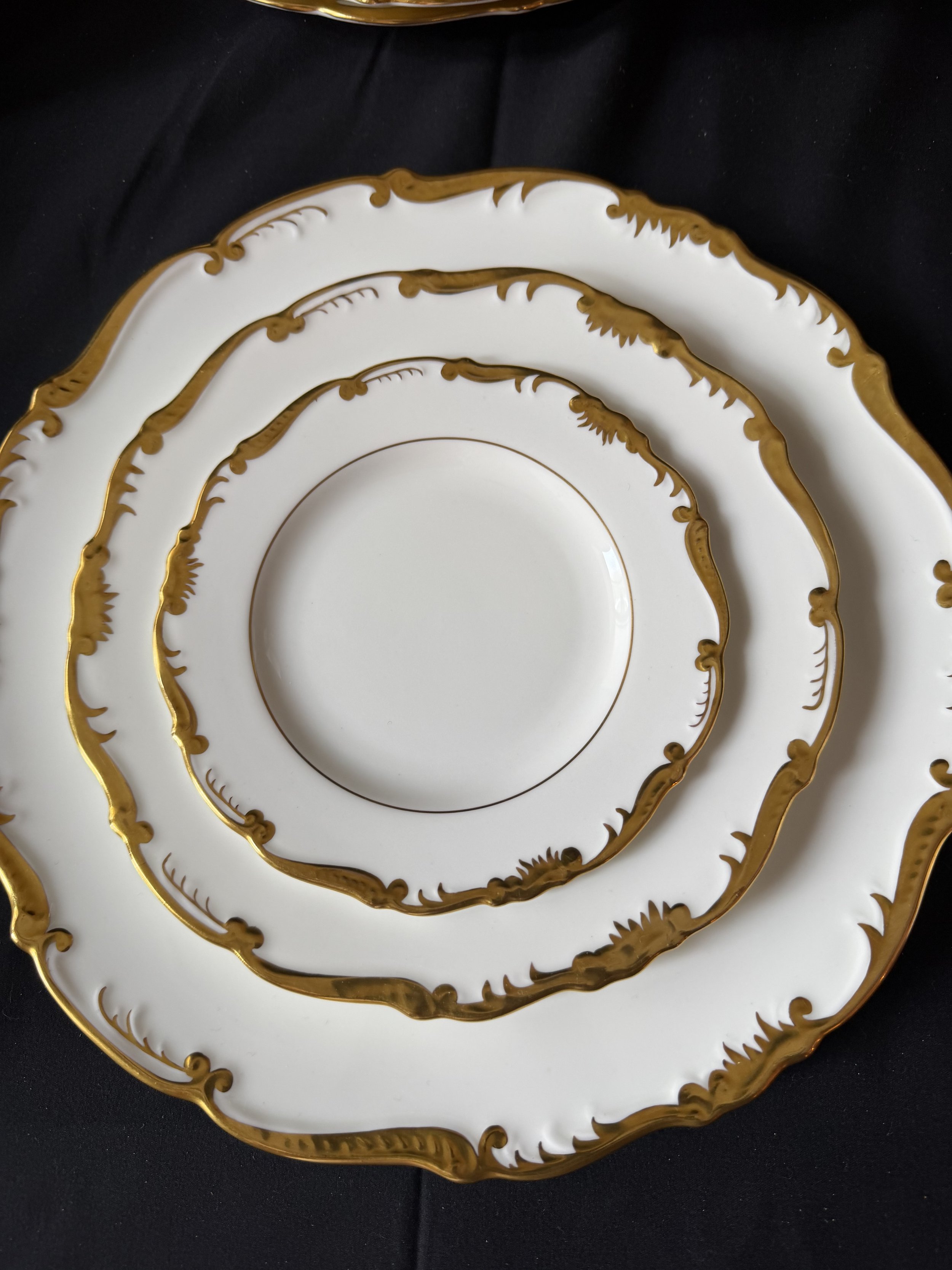 Coalport Admiral Gold  5-Piece Place Setting  Service for 12 (11 Cups & Saucers) England Bone china