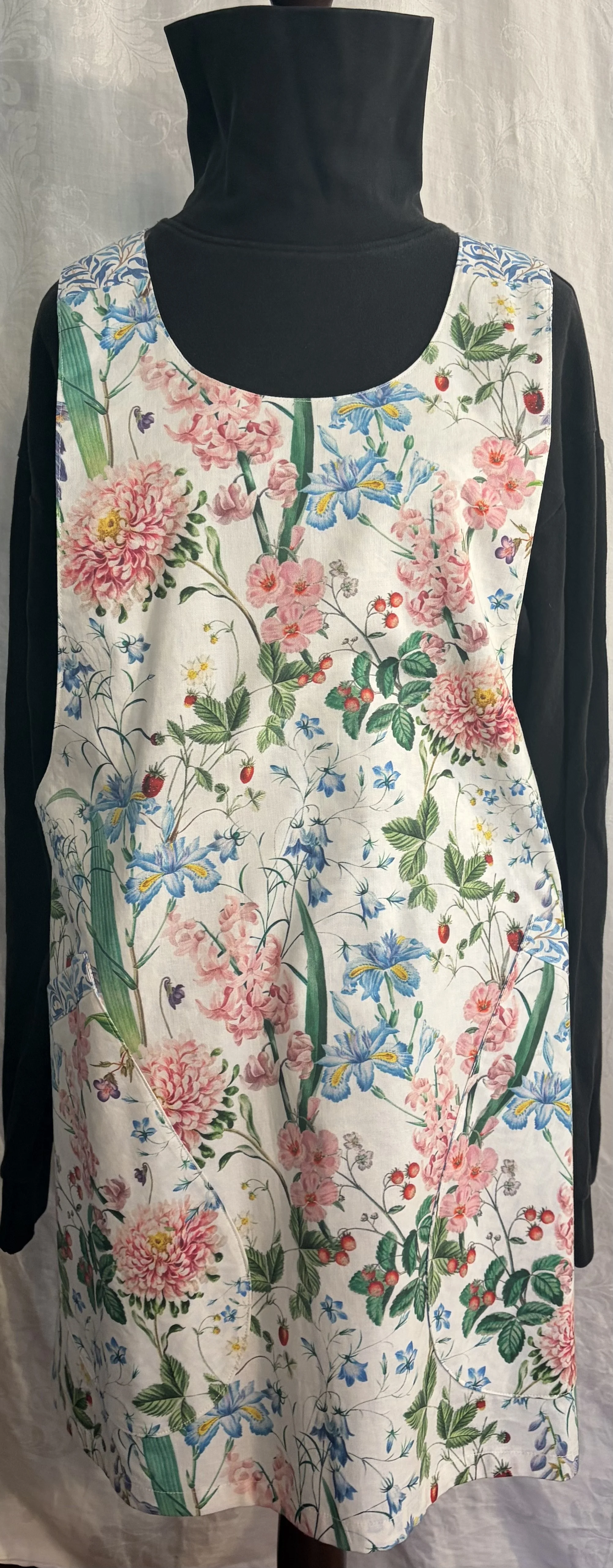 Apron-Reversible Cross Back Pinafore - COTTON: Medium Weight, In Redoute Floral Style on White Background: Size SM