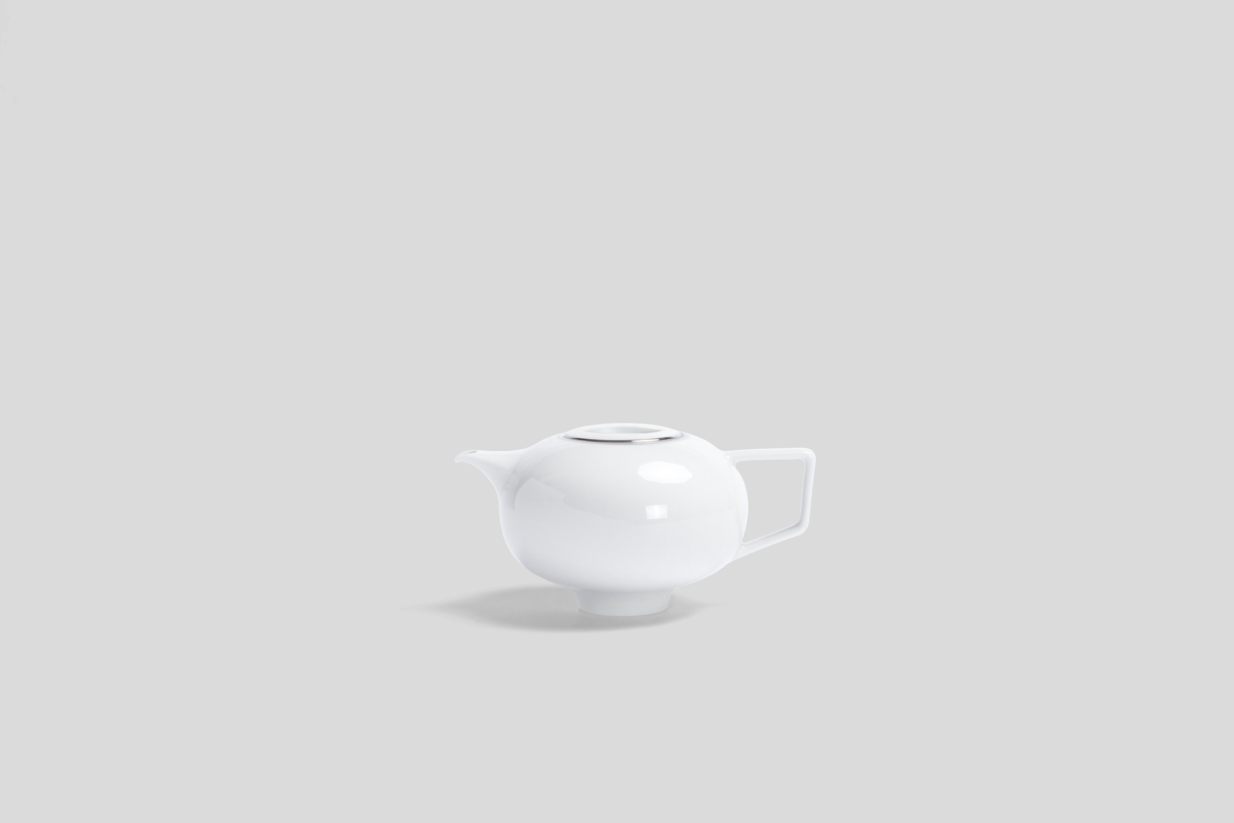 bodo_sperlein_tane_teapot_platinum_2.jpg