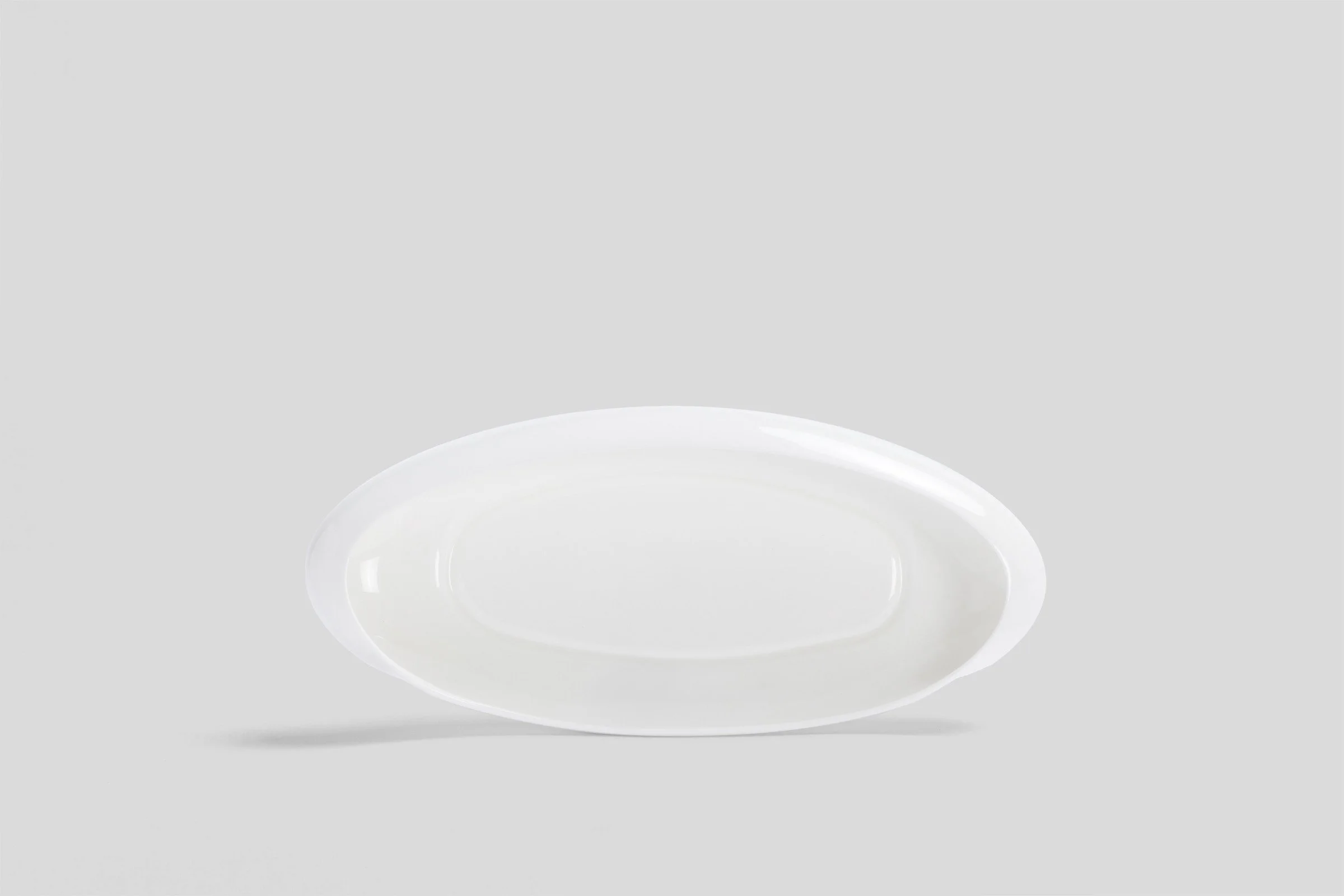 bodo_sperlein_white_sculptural_oval_lip_tray_2_copy_81f19944-5069-419b-b40d-2dce8f6d7178.jpg