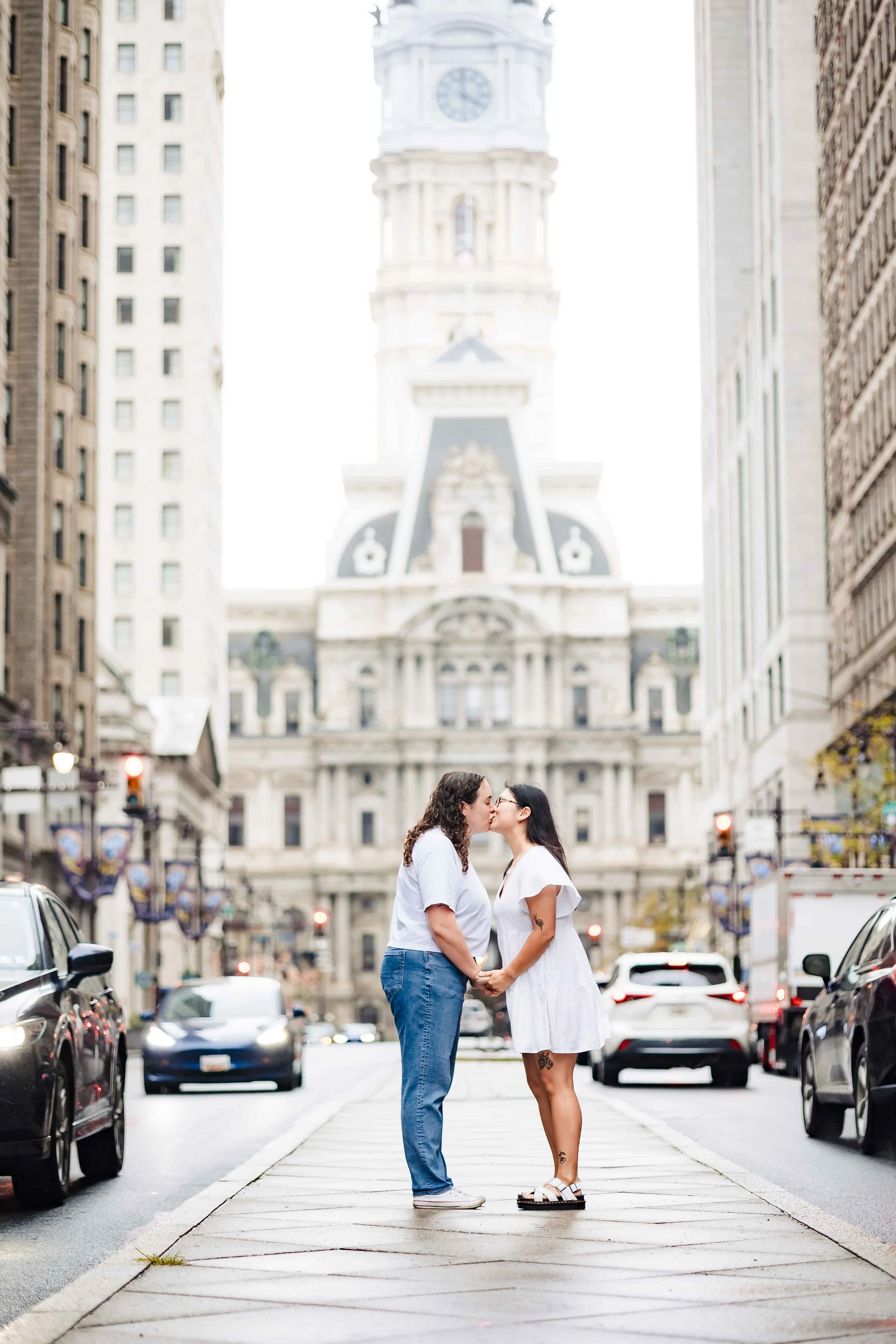 philadelphia-portrait-photographer-city-hall-couple-kissing-4412.jpg