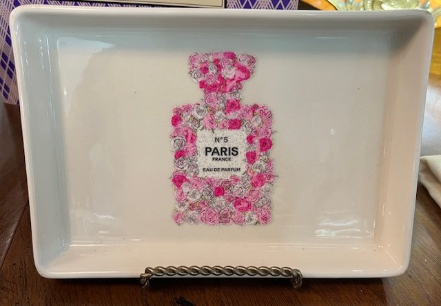 Feminine trinket dish