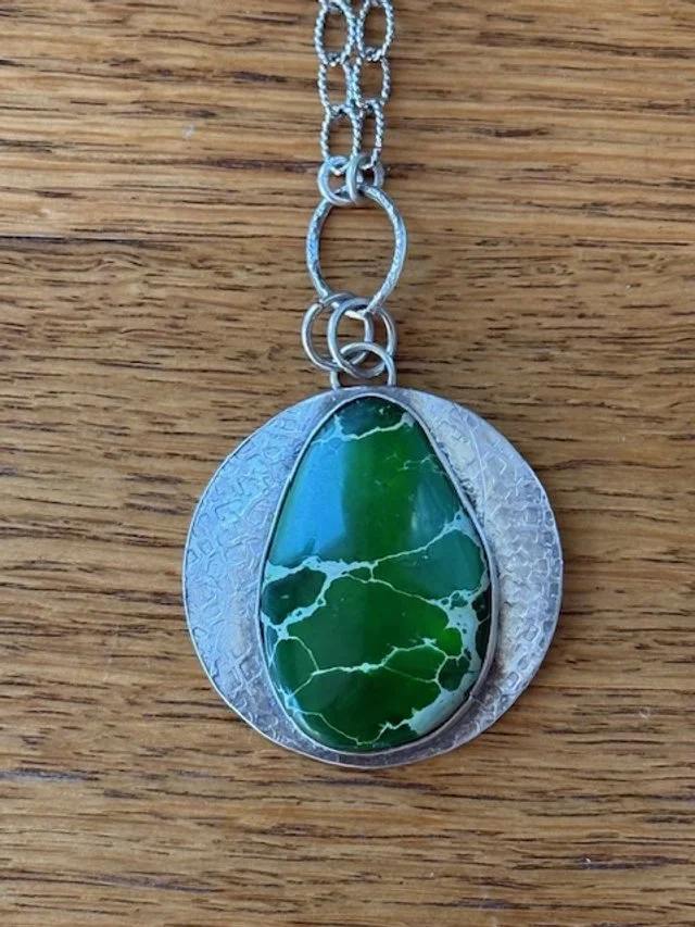 Varisite on textured silver.